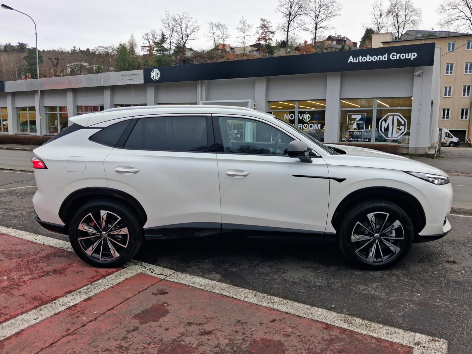 MG HS, EXCLUSIVE 1.5T 125kW 4×2 7DCT - fotka 4