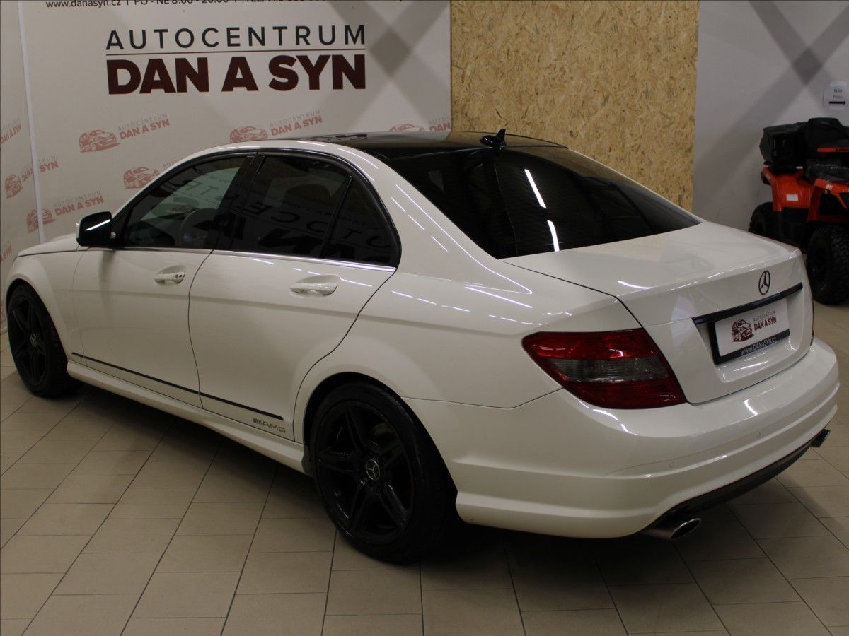 Mercedes-Benz Třídy C, 3,0 C300 AMG 4MATIC 170KW TOP - fotka 6