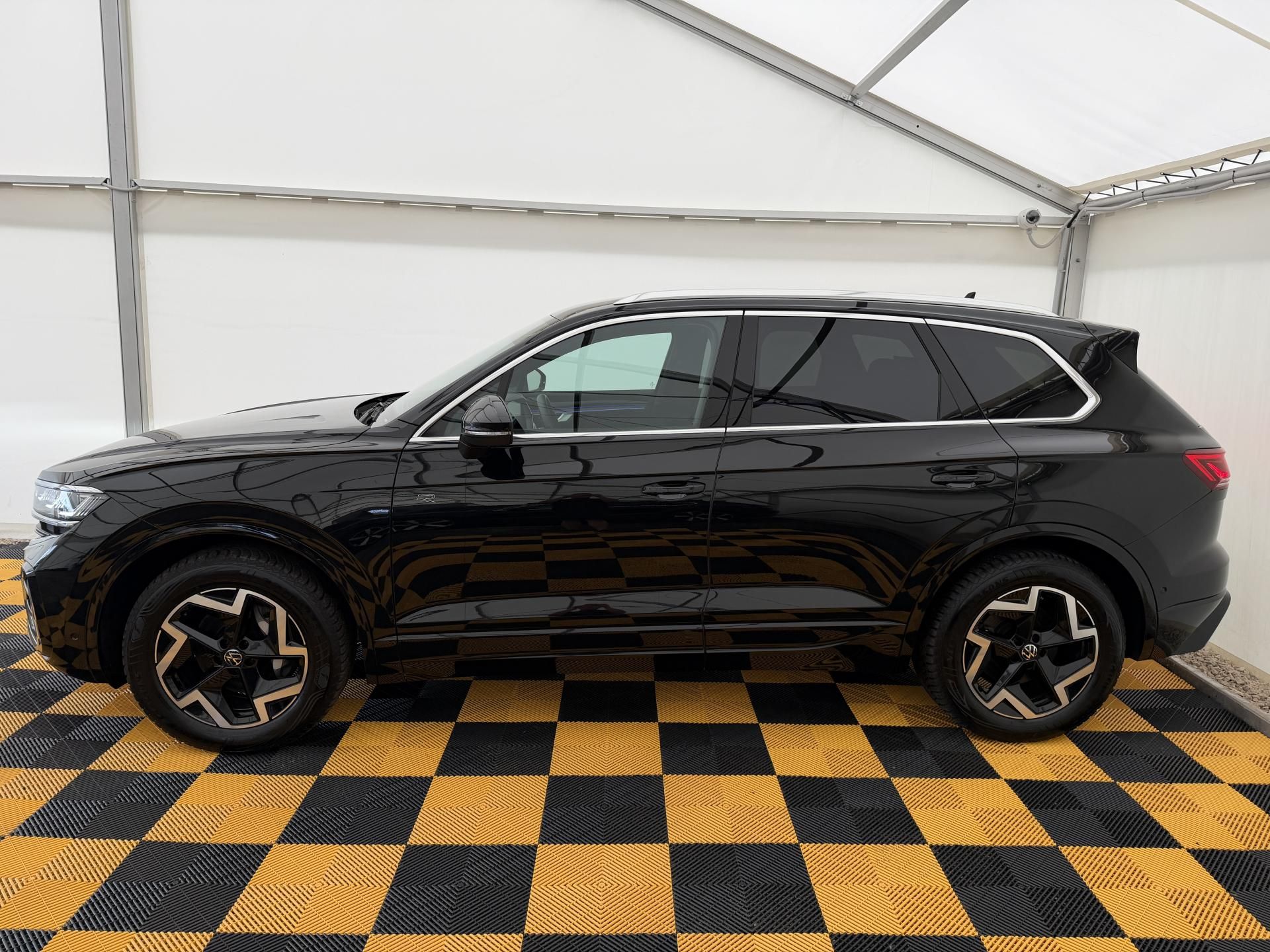 Volkswagen Touareg, 3.0Tdi*1-MAJ*DPH*HUD*R-LINE* - fotka 4