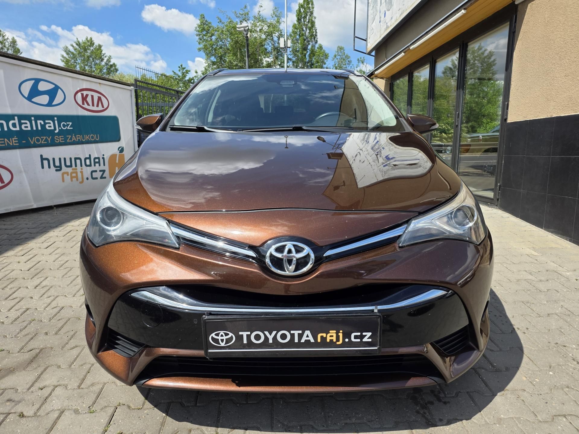 Toyota Avensis, 2.0-VELMI ZACHOVALÝ STAV - fotka 3
