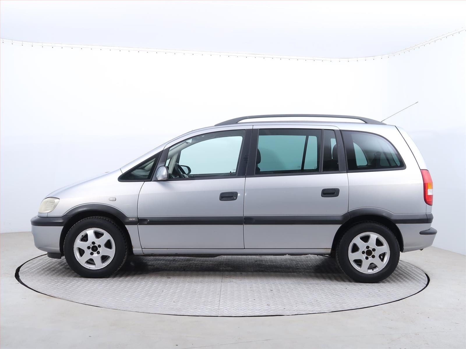 Opel Zafira, 2.2 16V, 7 míst, po STK, Tažné - fotka 3