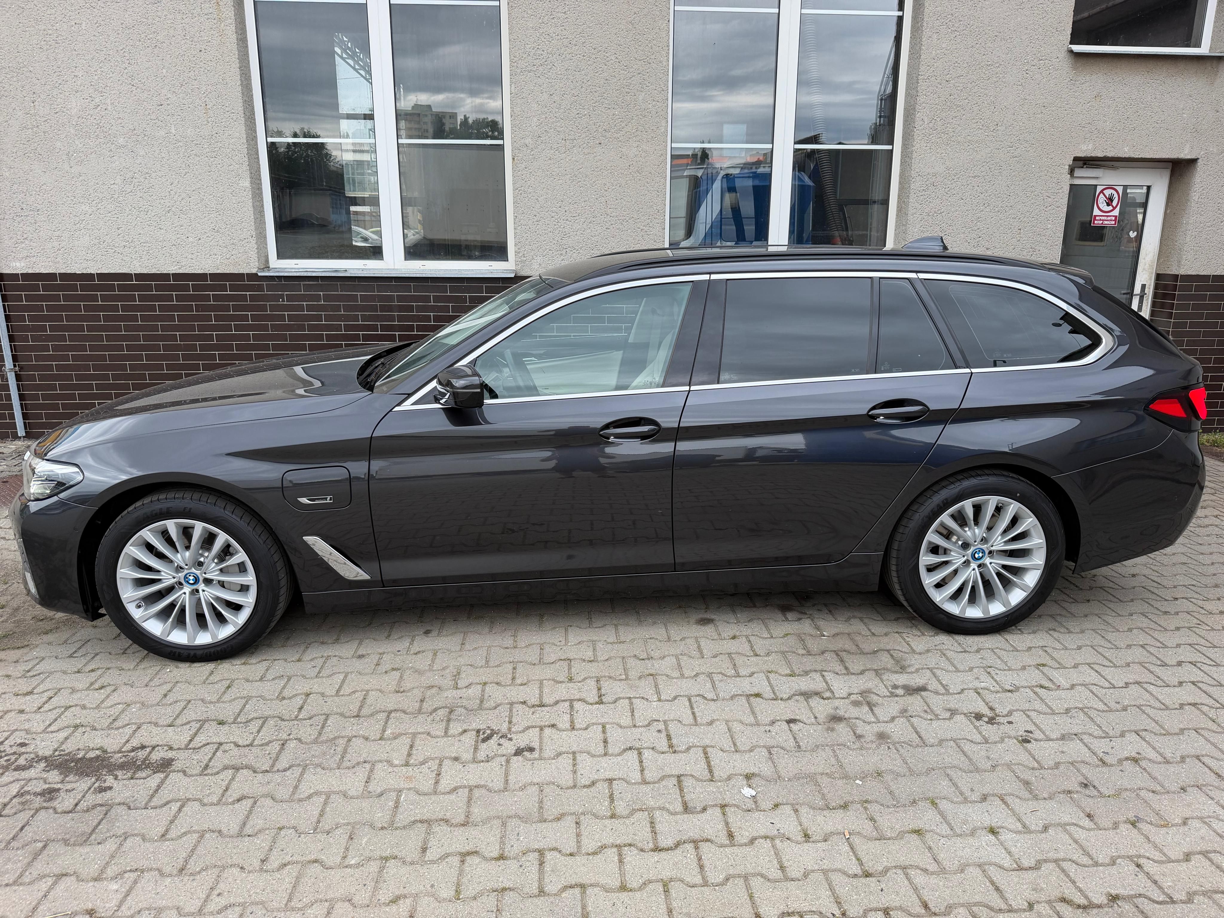 BMW Řada 5, 530e xDrive - fotka 4