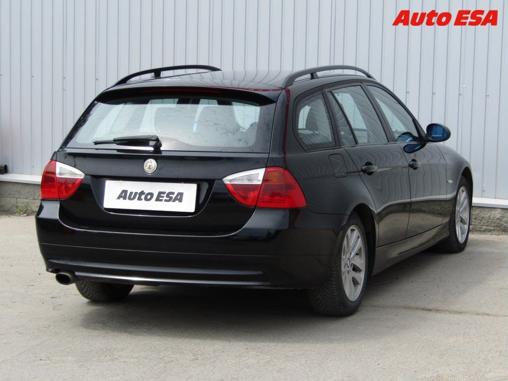 BMW Řada 3, 2.0 i - fotka 4