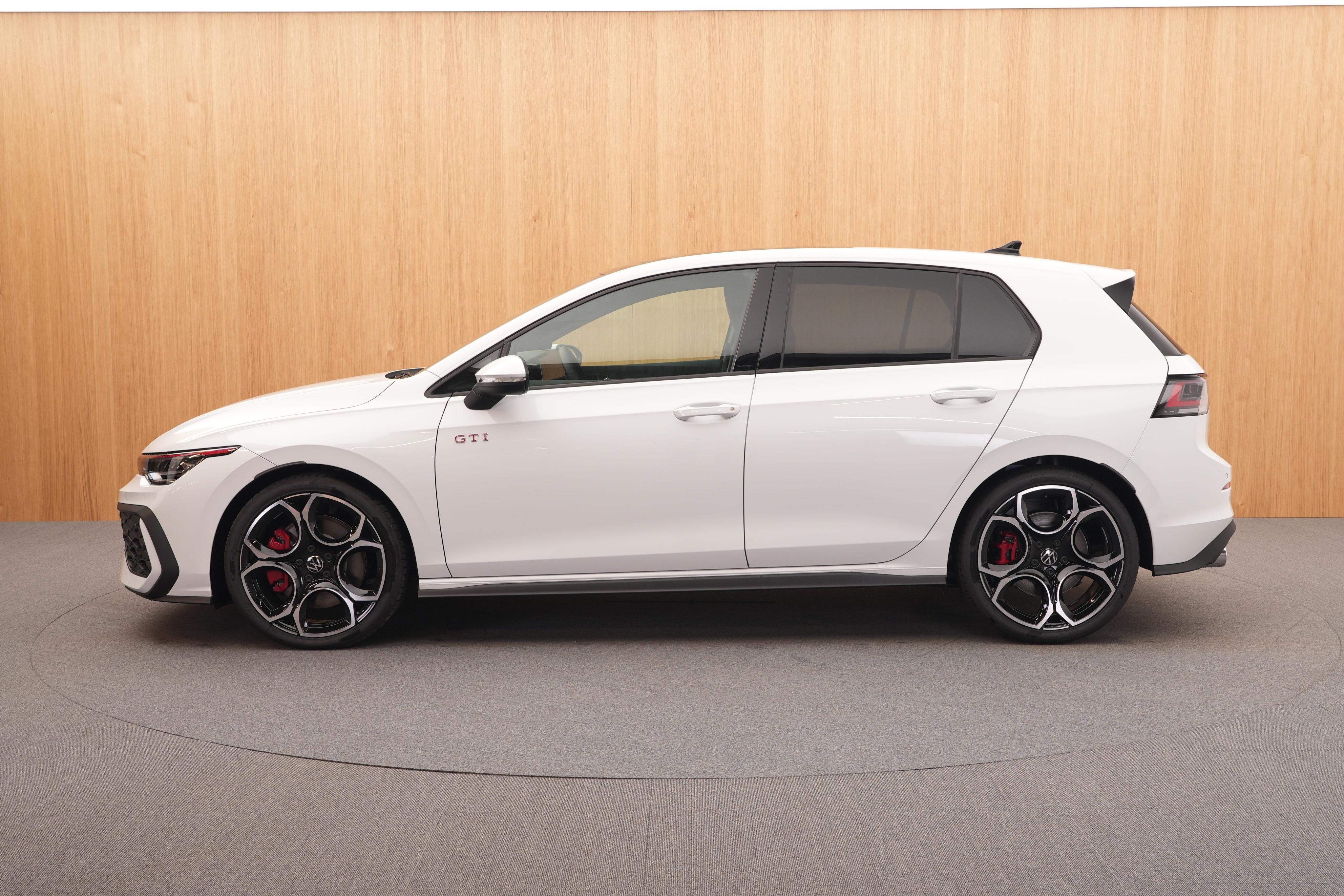 Volkswagen Golf, GTI 2.0 TSI DSG - fotka 2