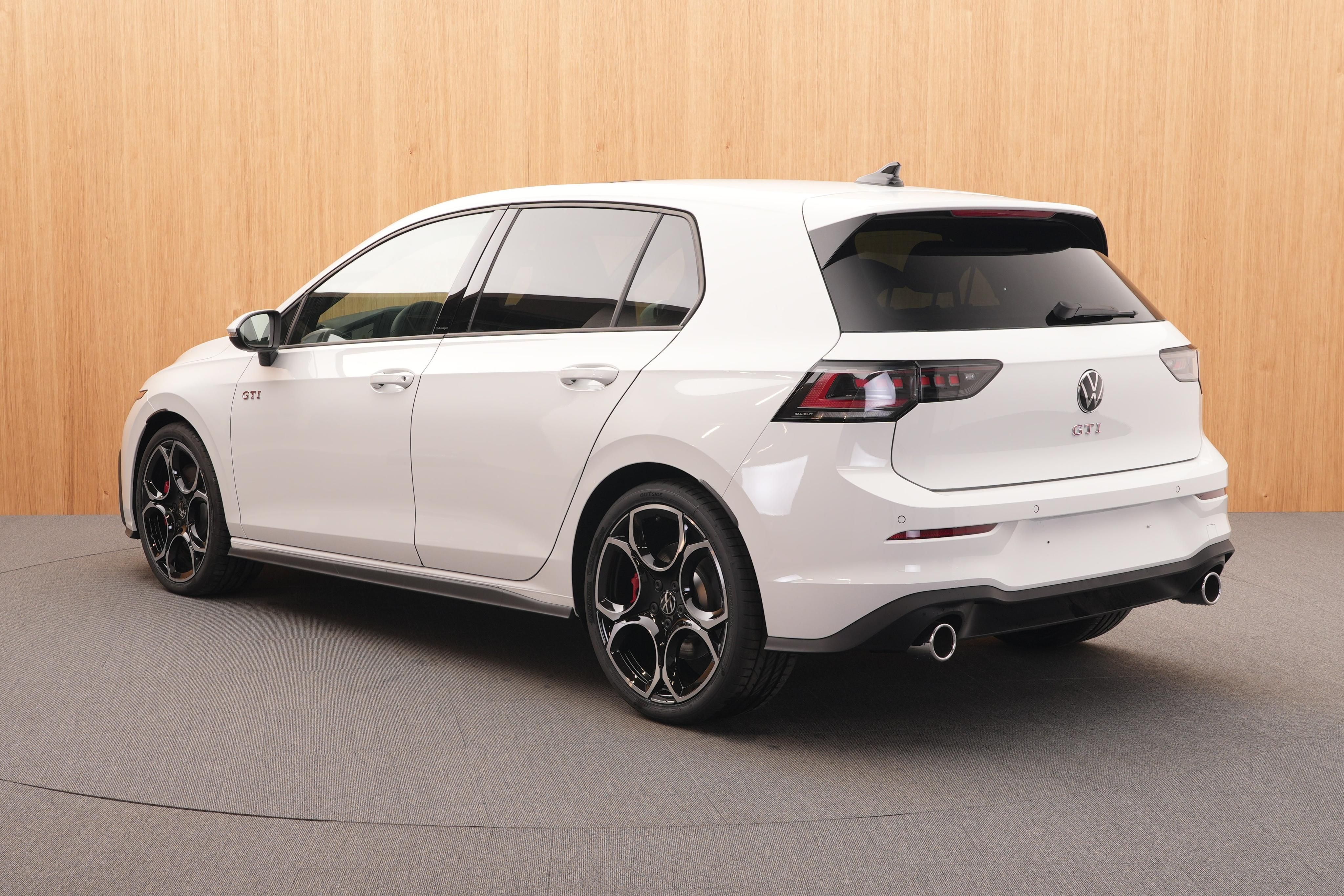 Volkswagen Golf, GTI 2.0 TSI DSG - fotka 3