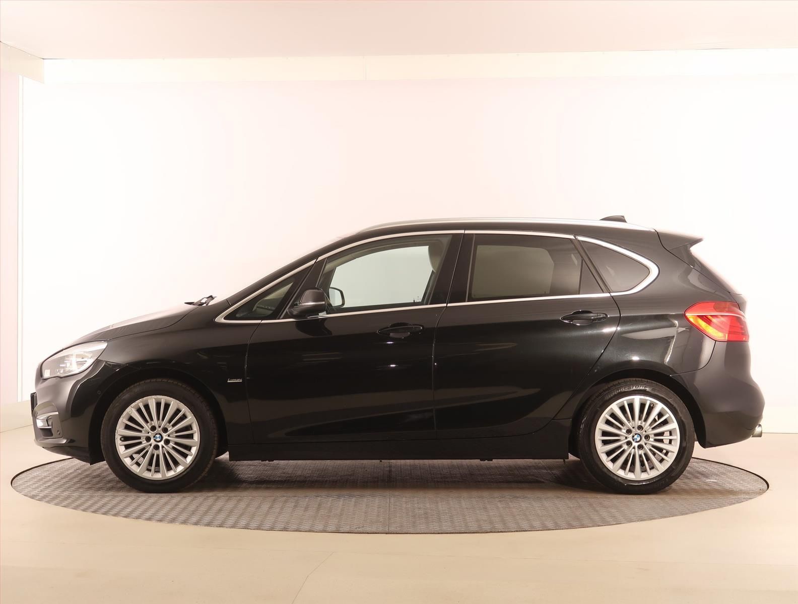 BMW Řada 2, 220i Active Tourer, Automat - fotka 3