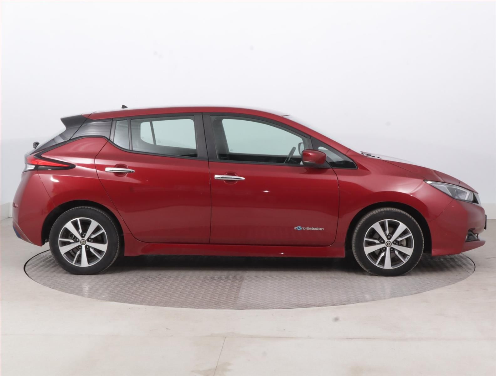 Nissan LEAF, 40 kWh, Automat, Navi - fotka 6