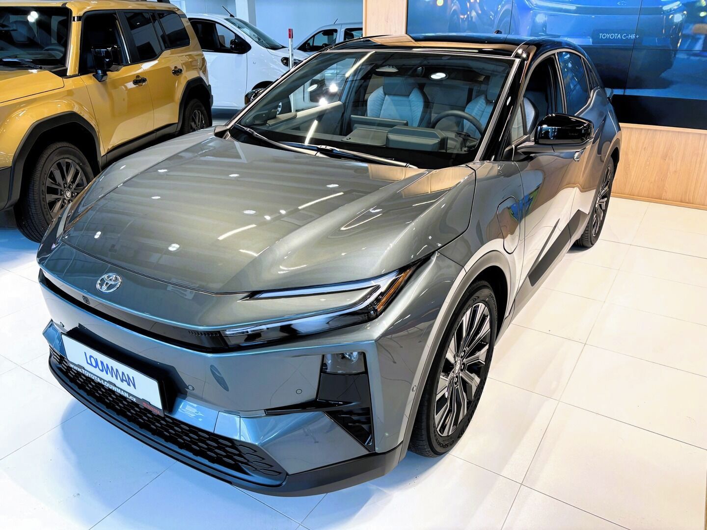 Toyota C-HR, 4X4  Executive VIP 343k - fotka 3