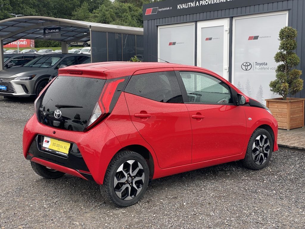 Toyota Aygo, 1.0i, ČR, X-play, automat - fotka 6