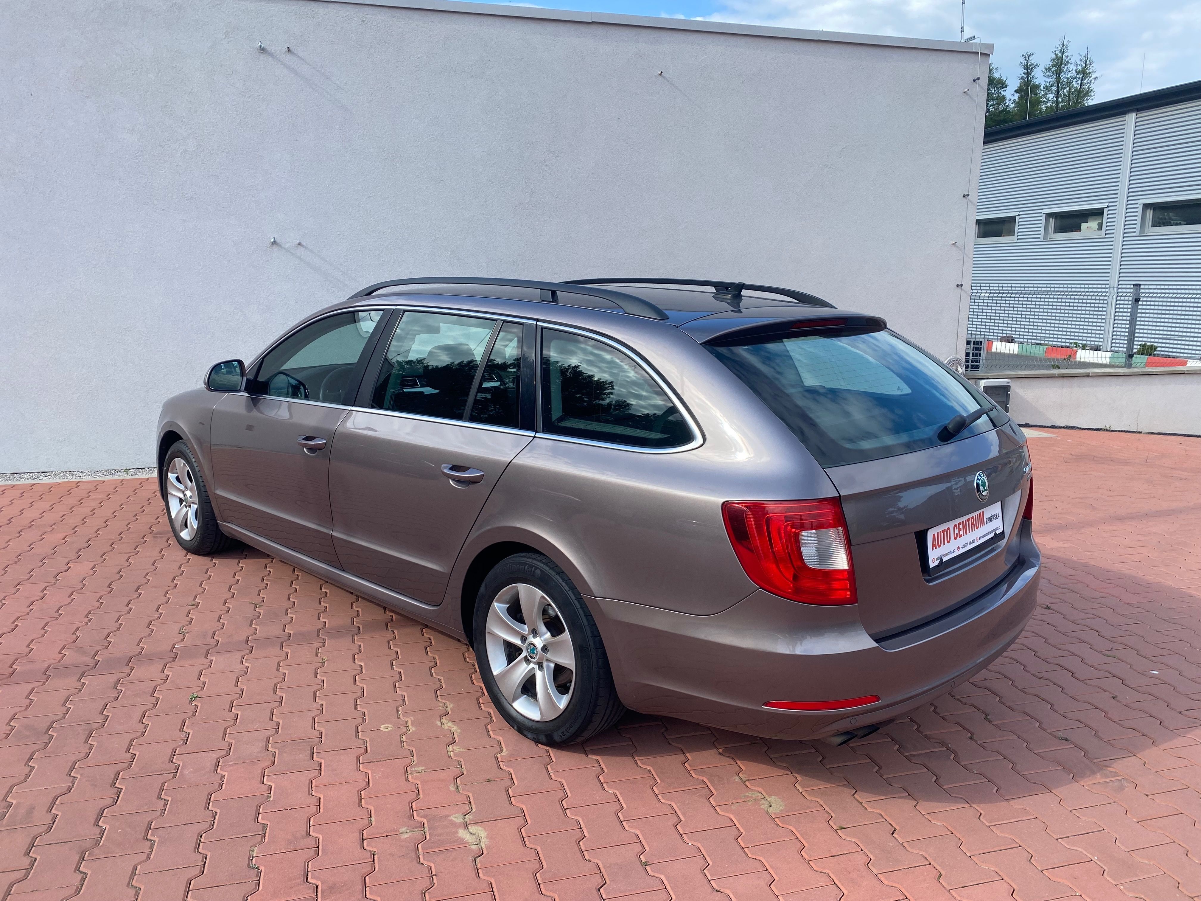 Škoda Superb, ŠKODA SUPERB 2011 kombi manual - fotka 4