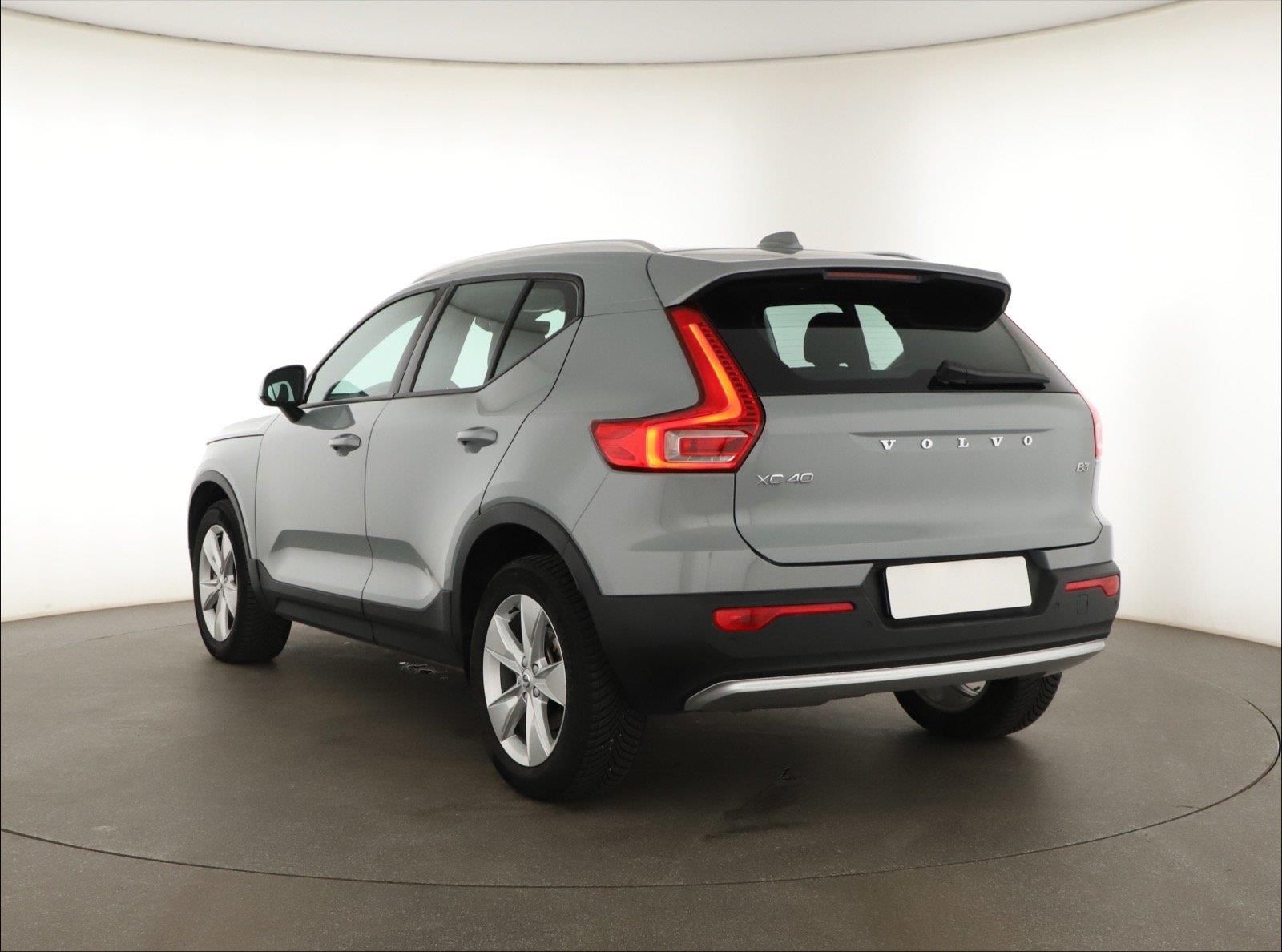 Volvo XC40, B3, Automat, 1.maj, ČR - fotka 3