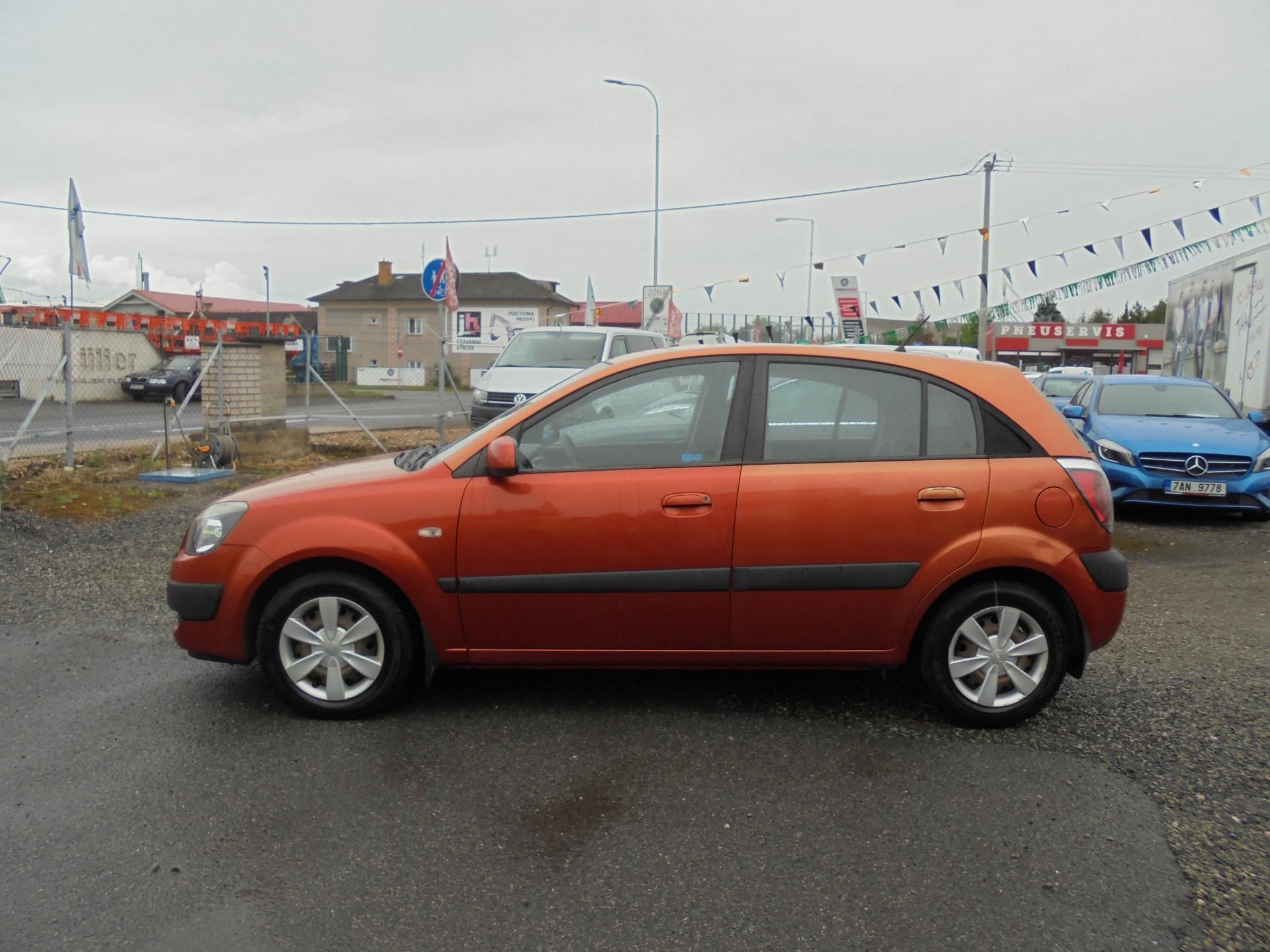 Kia Rio, 1.4i 16V- KLIMA- ČR - fotka 4