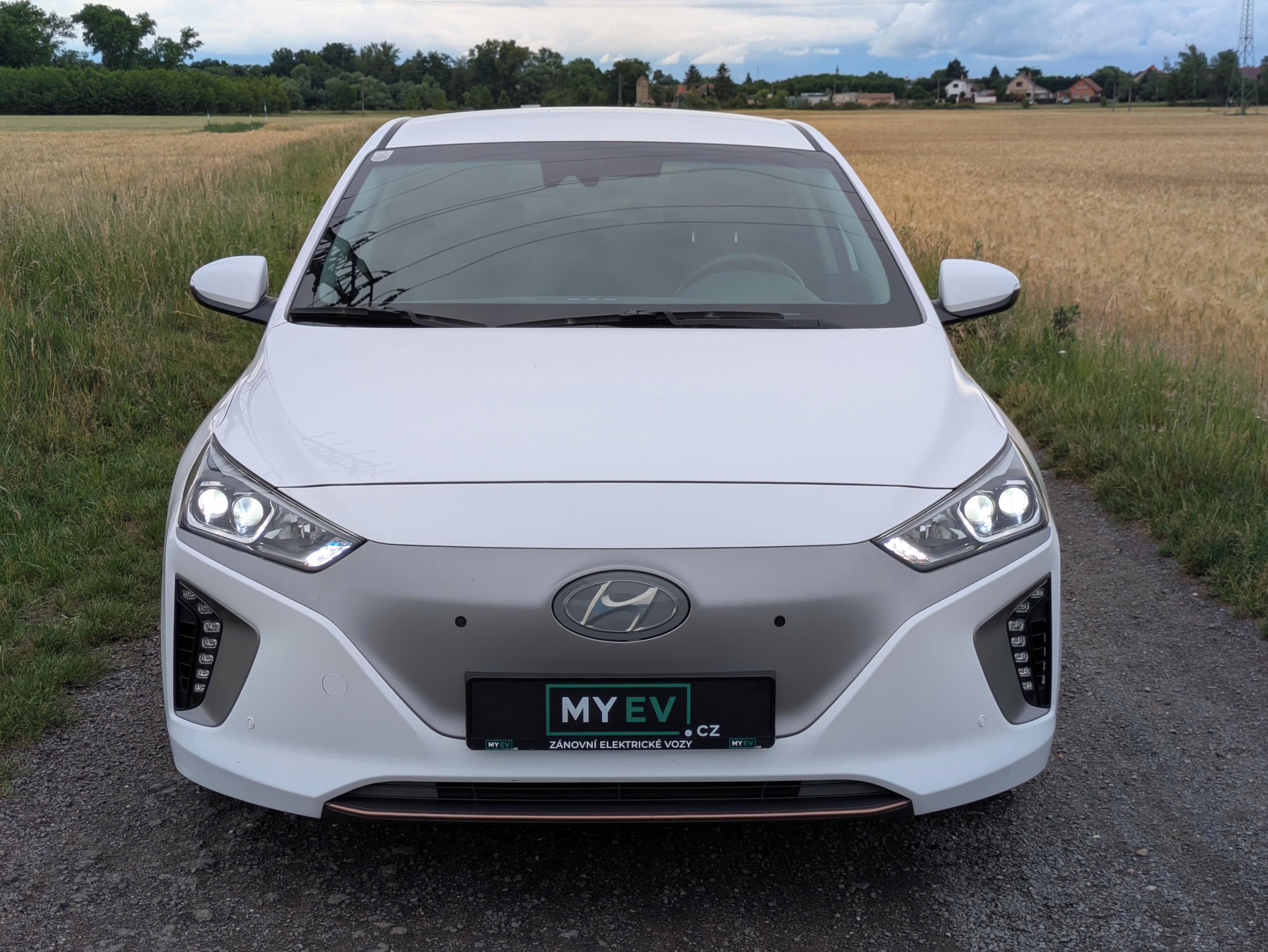 Hyundai Ioniq, 28kWh STYLE, PLNÝ SERVIS, 100% - fotka 2