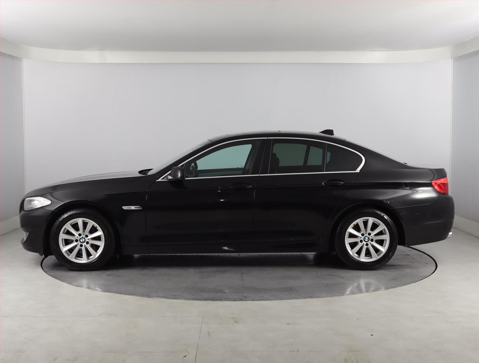 BMW Řada 5, 530d, Automat, Navi - fotka 3