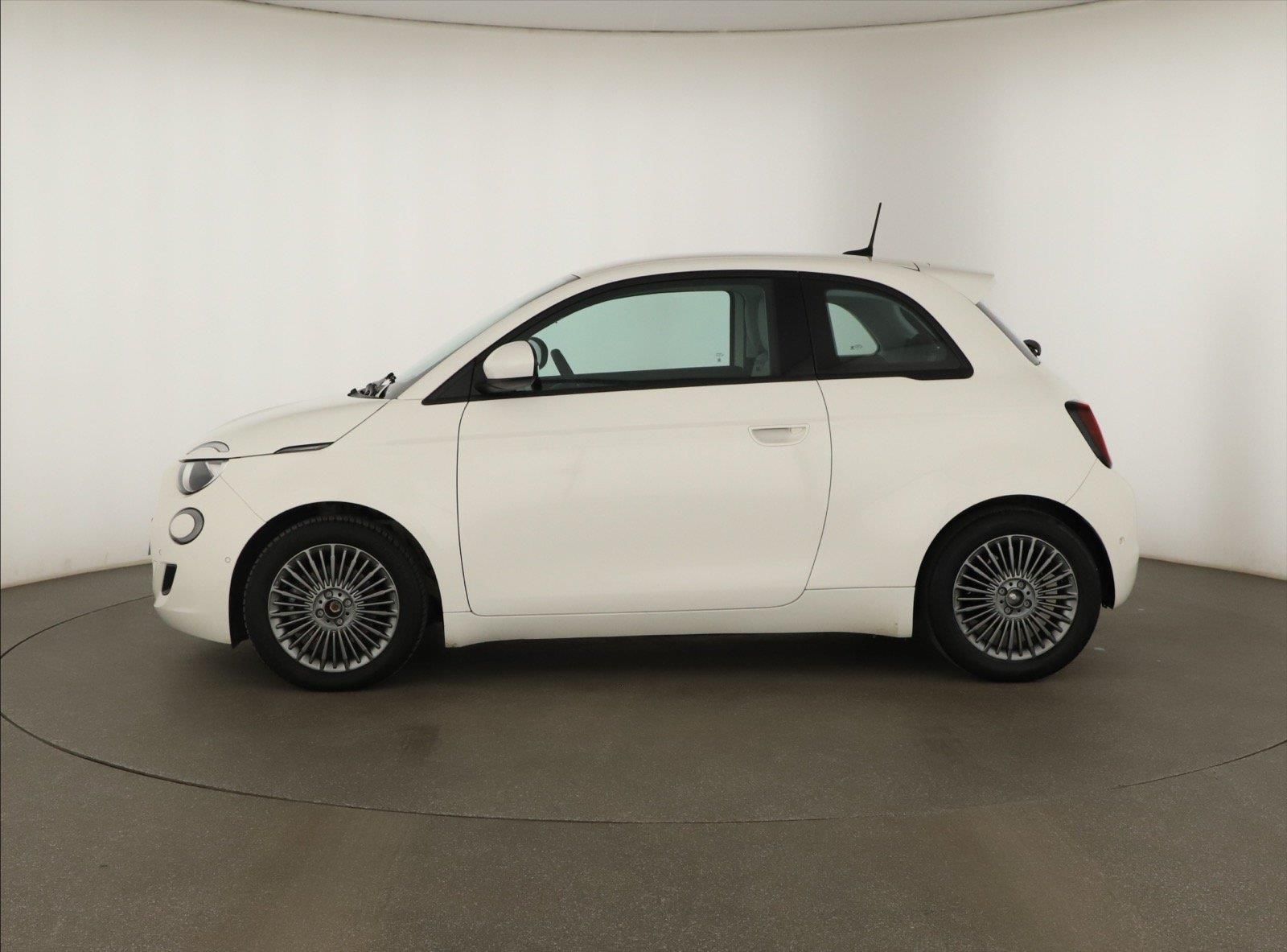 Fiat 500E, 42 kWh, SoH 92%, Automat - fotka 3