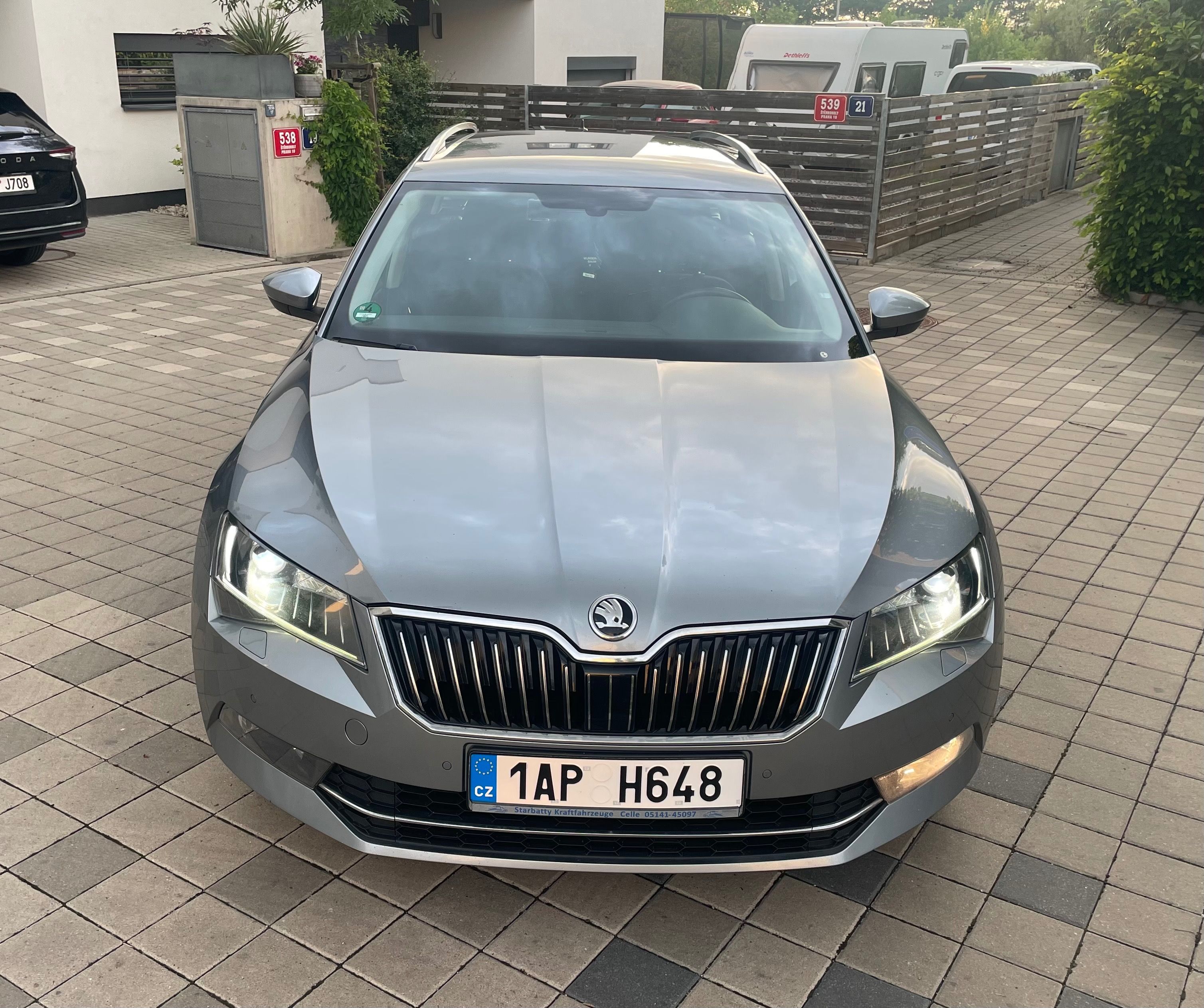 Škoda Superb, 2.0 - fotka 2