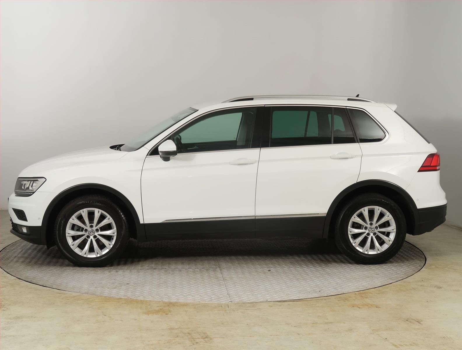 Volkswagen Tiguan, 1.5 TSI, Comfortline, ČR,1.maj - fotka 3