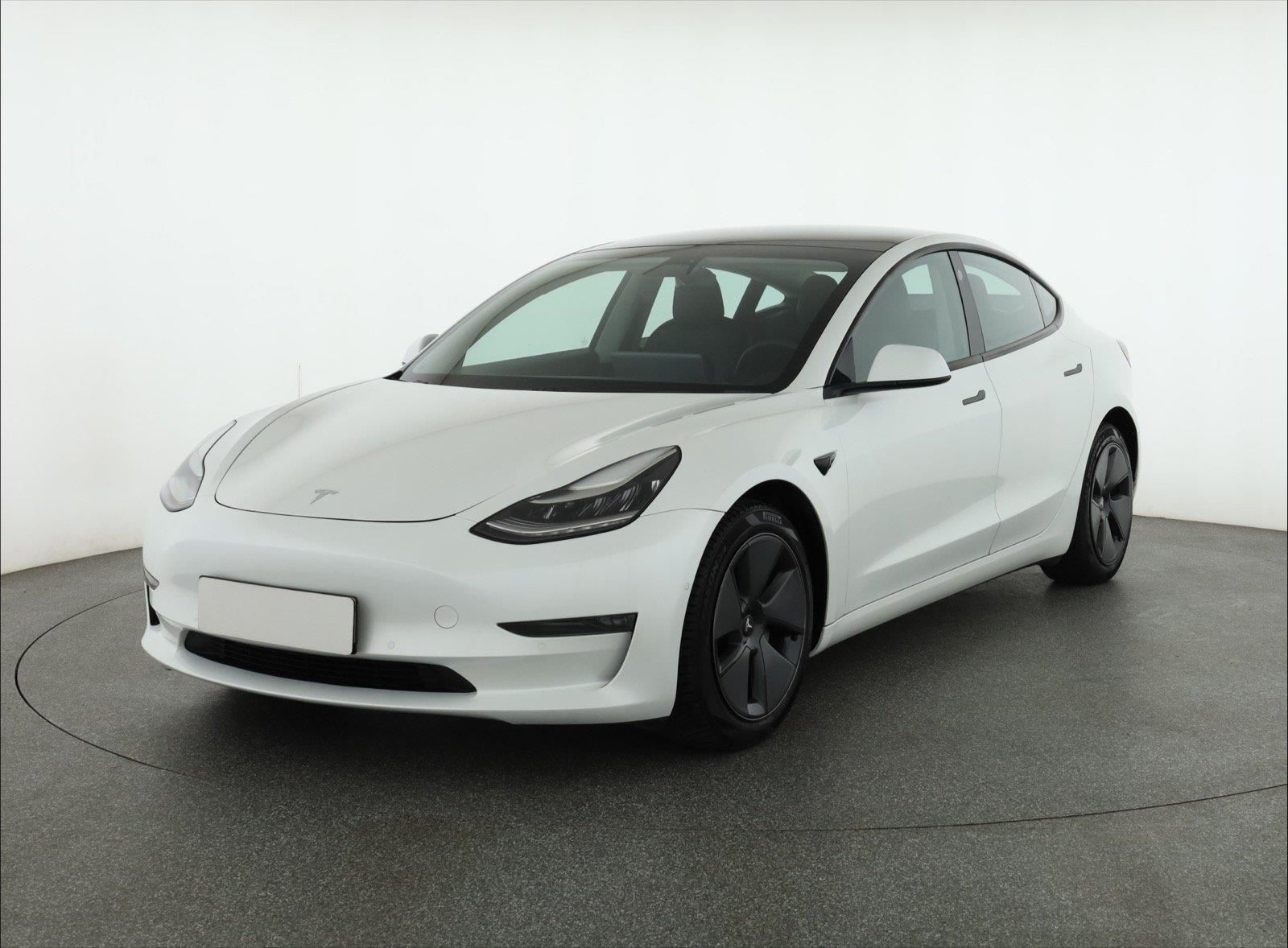 Tesla Model 3, Long Range 4WD 78kWh, SoH 87% - fotka 2