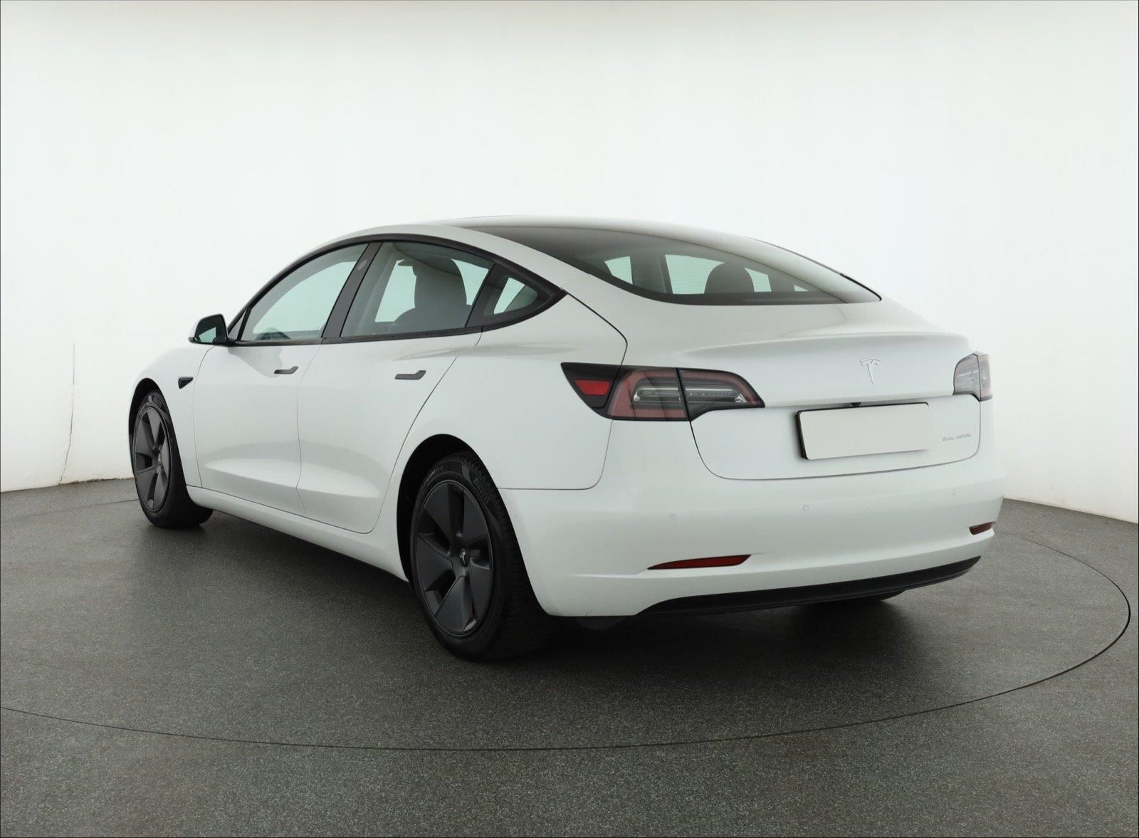 Tesla Model 3, Long Range 4WD 78kWh, SoH 87% - fotka 4