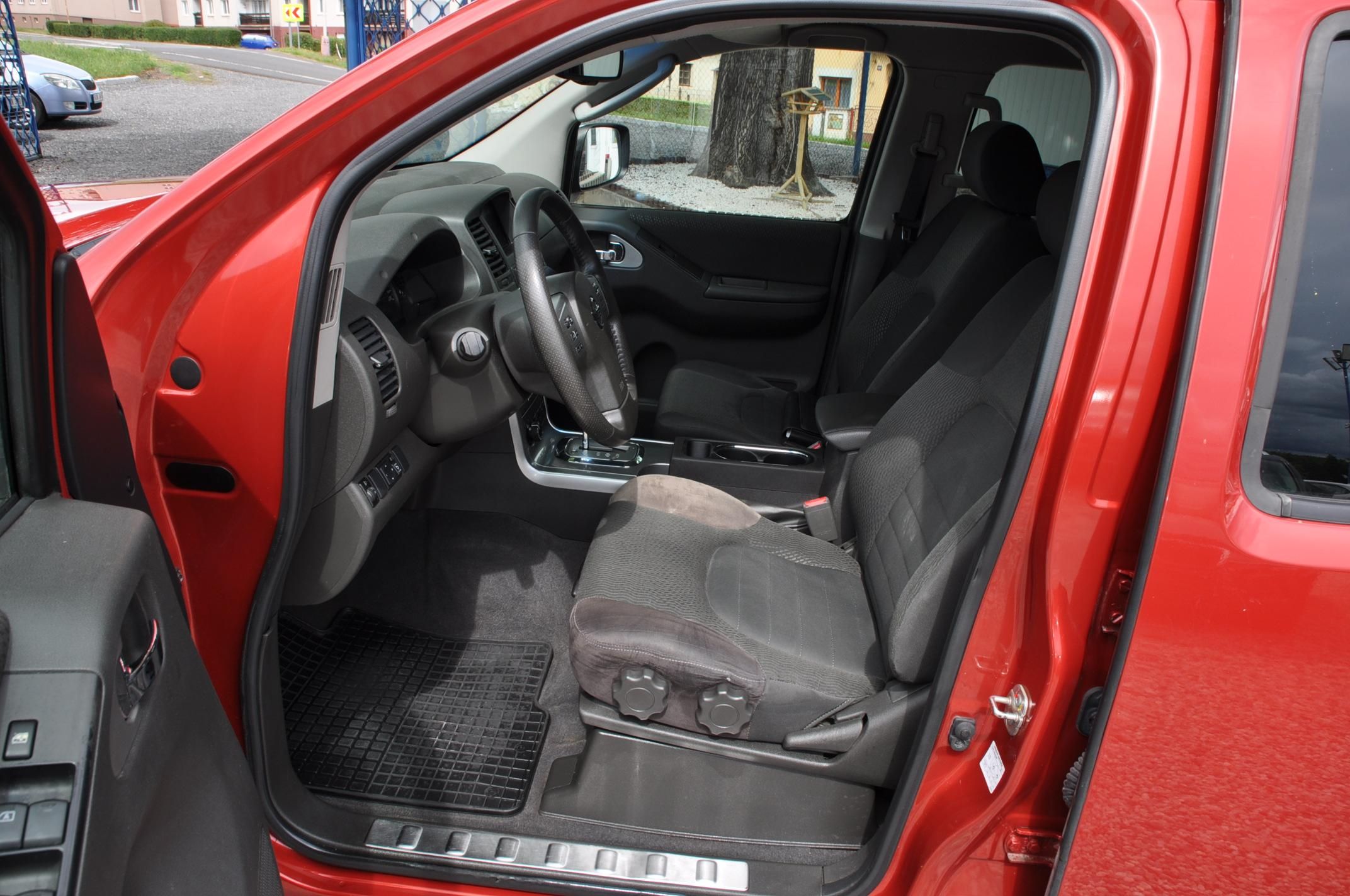 Nissan Navara, 2.5dCi 140kW 4x4 Automat - fotka 6
