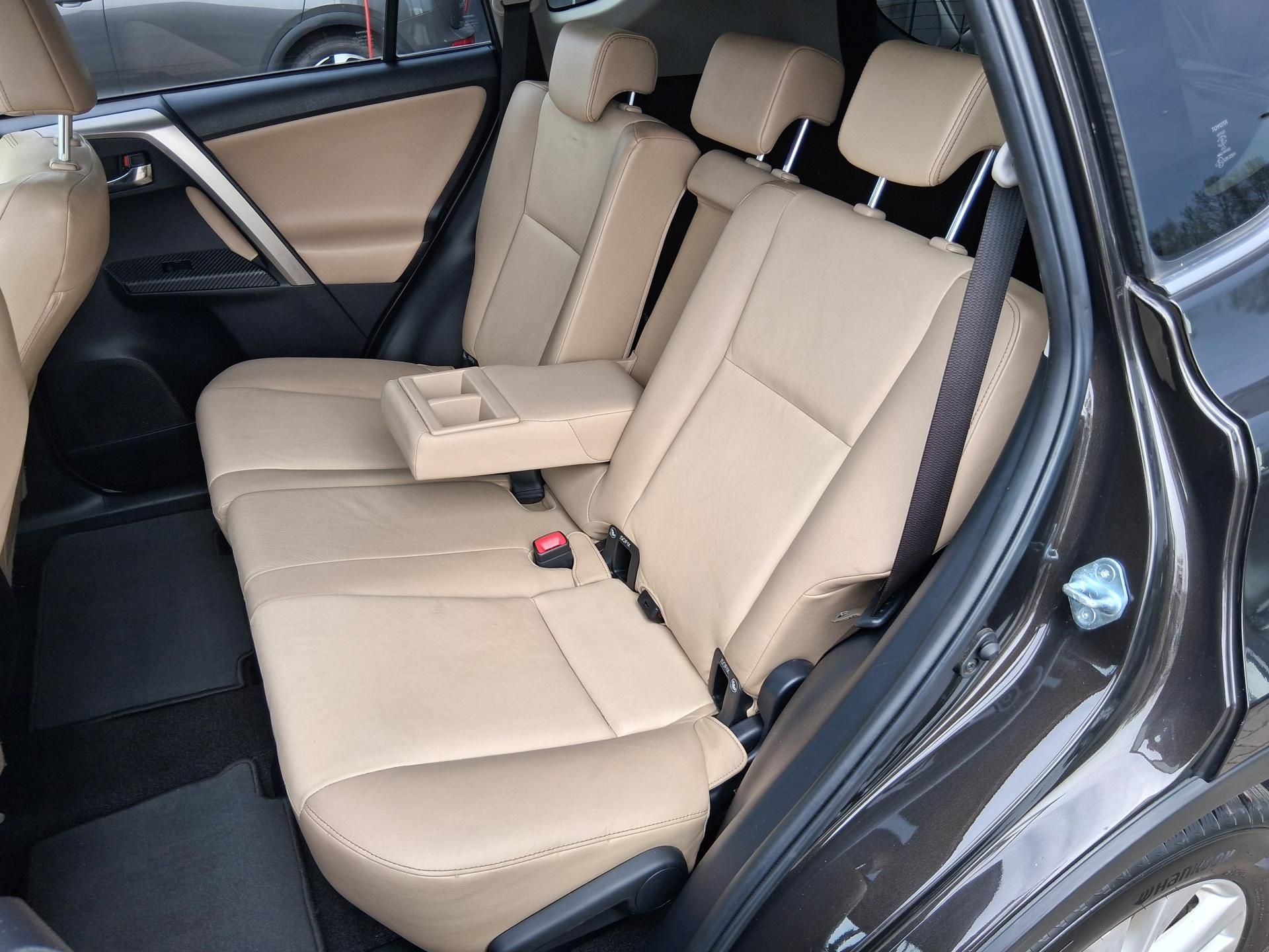 Toyota Rav4, PREMIUM 2.2 D-CAT 4x4 110 kW - fotka 5