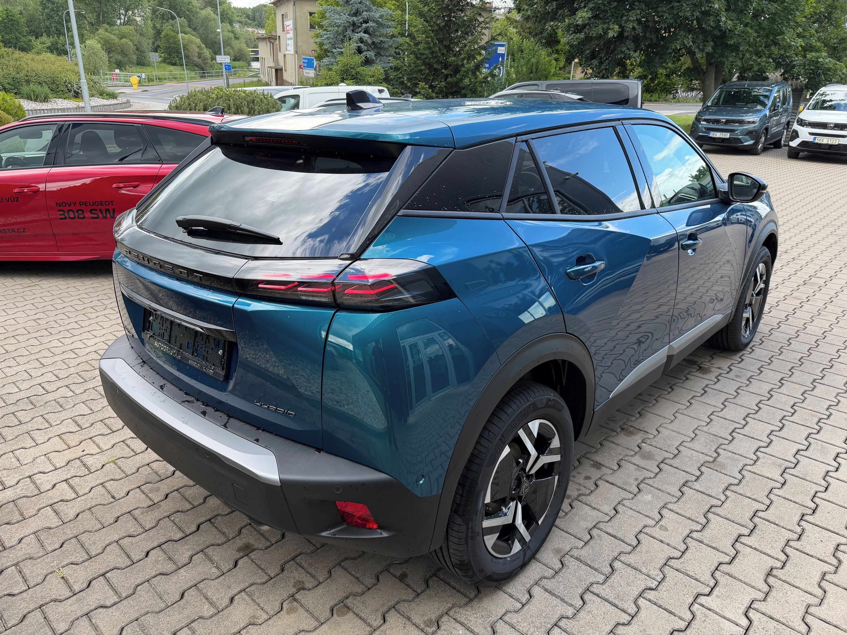 Peugeot 2008, ALLURE Hybrid 110 e-DCS6 - fotka 4