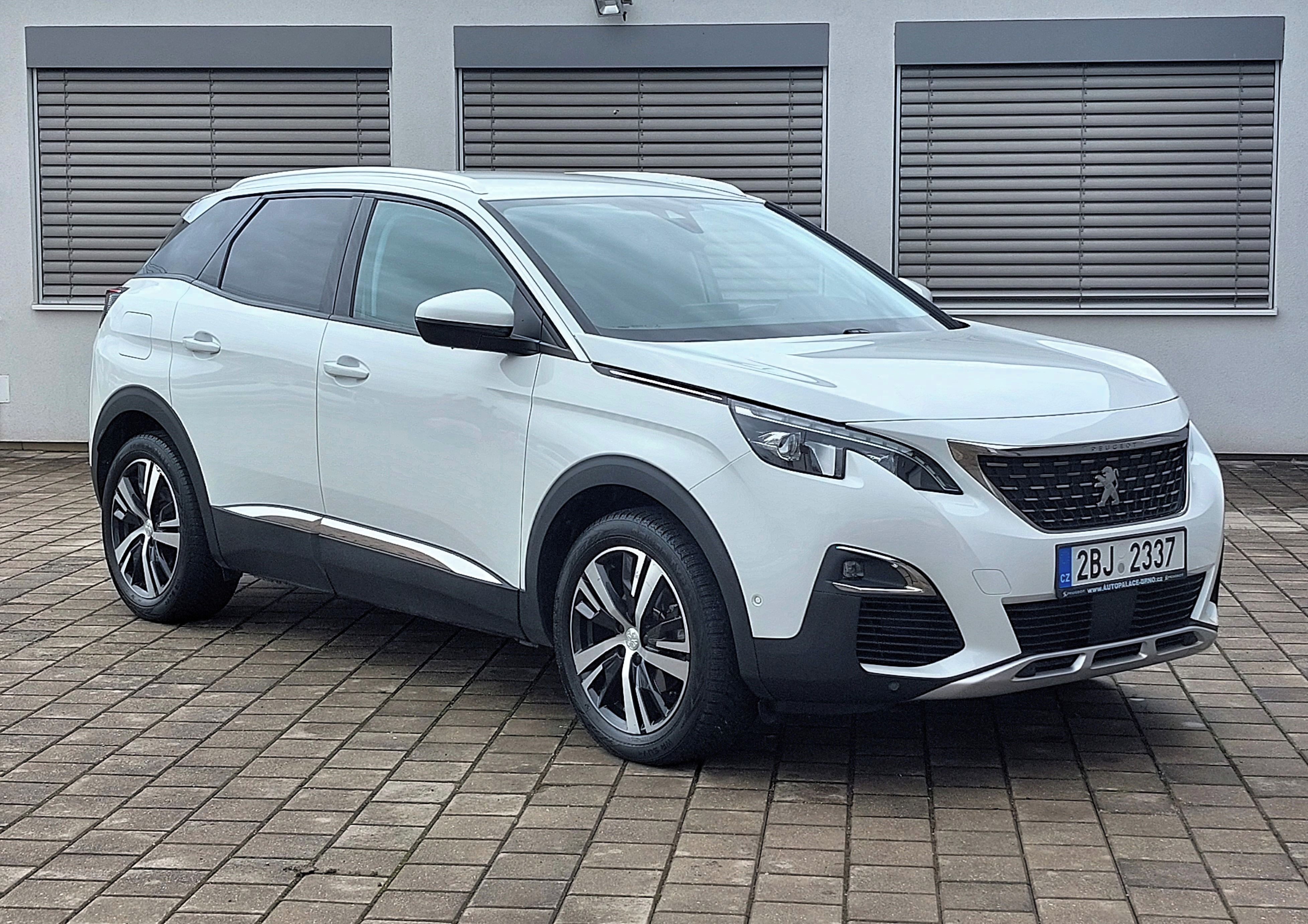 Peugeot 3008, 1.2 Allure PureTech 130, tažné - fotka 3