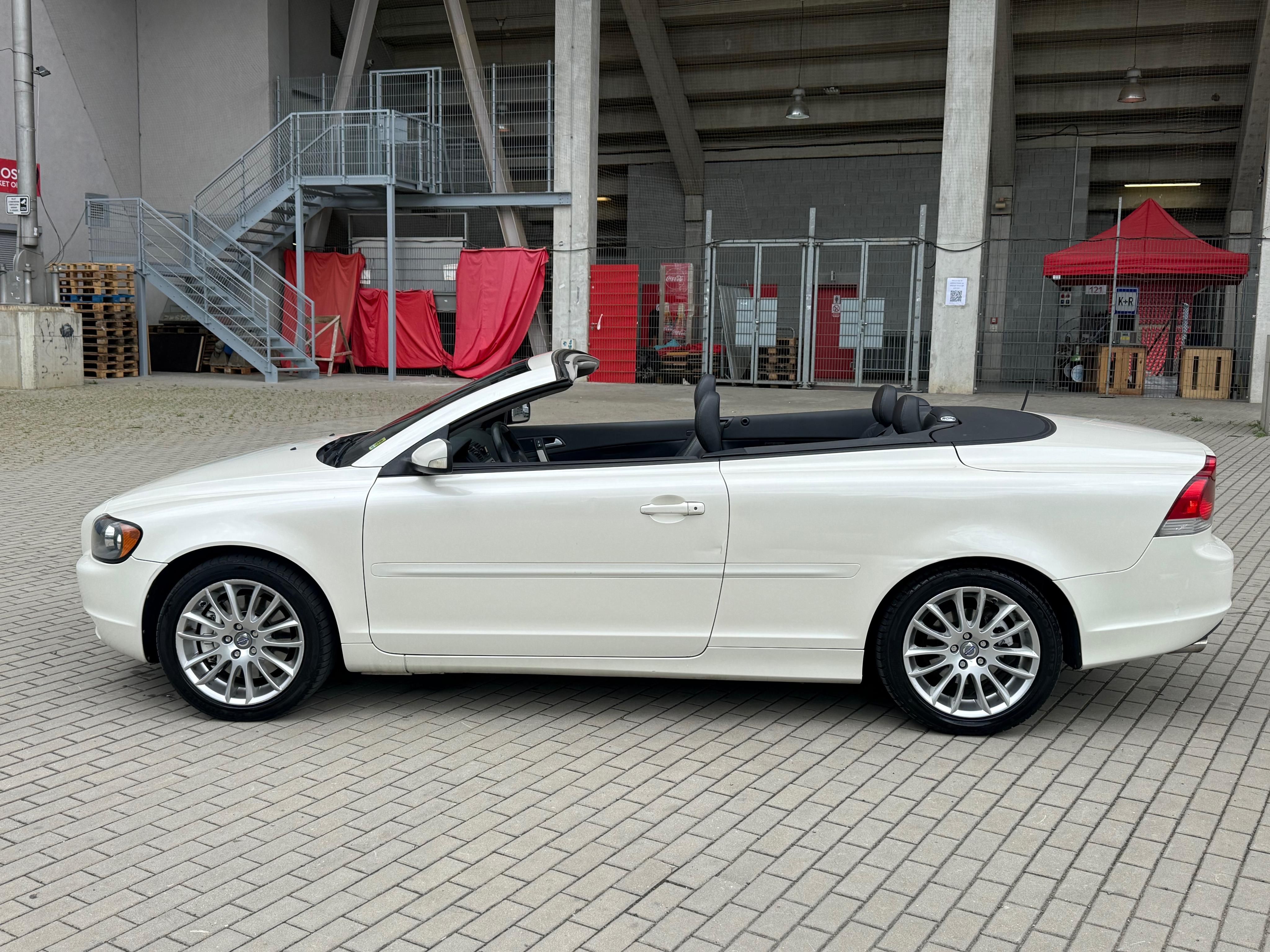 Volvo C70, 2.4D, 132kw Kabrio Automat - fotka 2