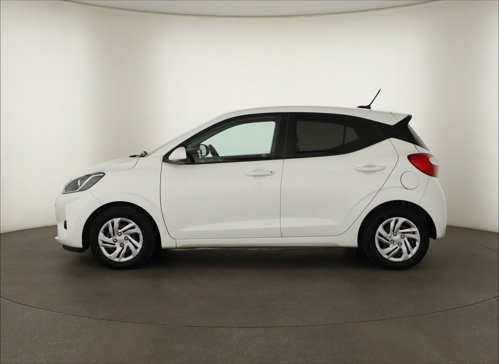 Hyundai i10, 1.0, Automat, ČR,1.maj - fotka 3
