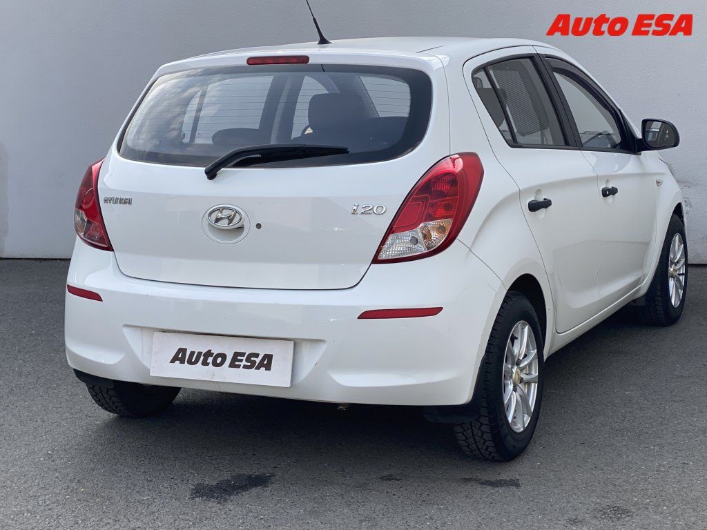 Hyundai i20, 1.2I,2.maj,ČR,AC - fotka 4