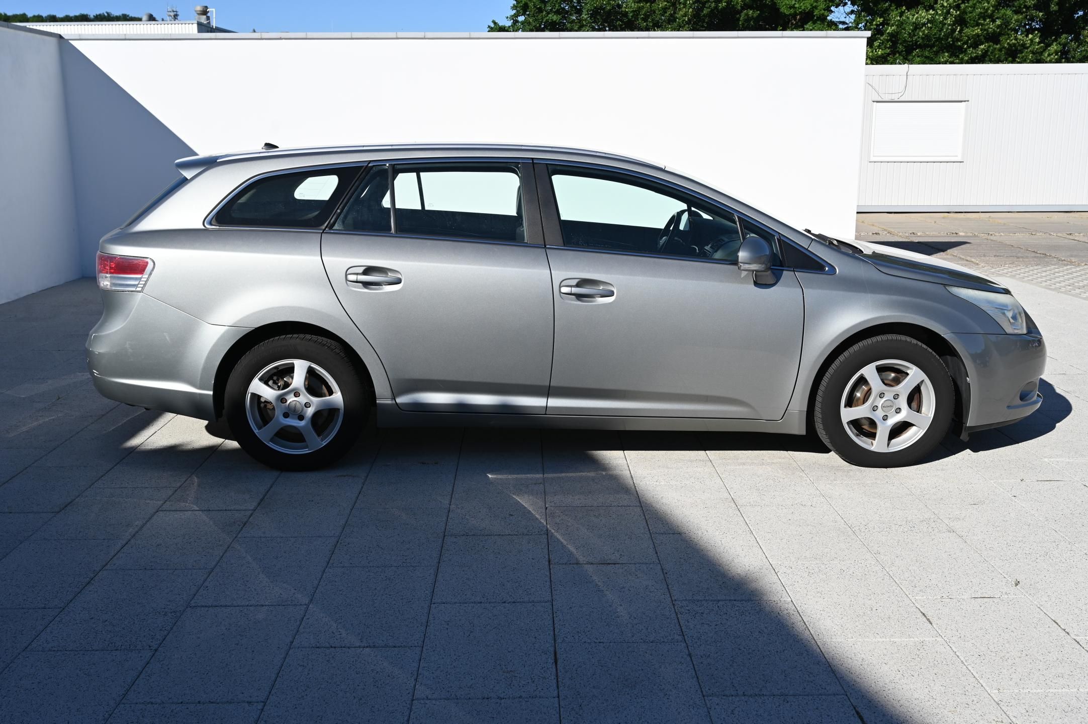Toyota Avensis, 1.8  108KW Kombi Sol 10/2009 - fotka 4