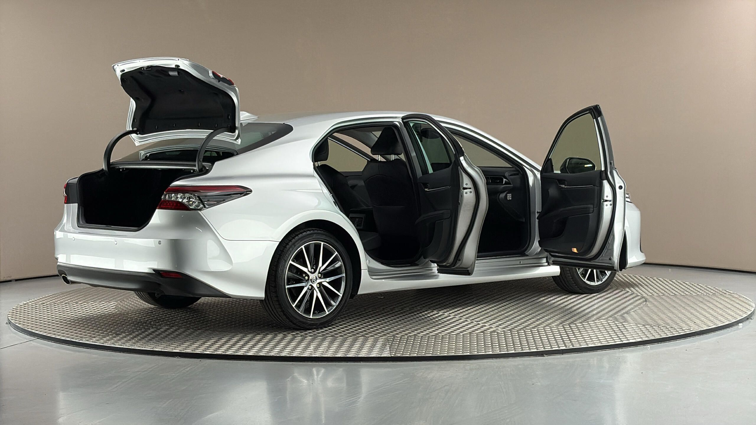 Toyota Camry, 2.5 Hybrid AUT Executive - fotka 6