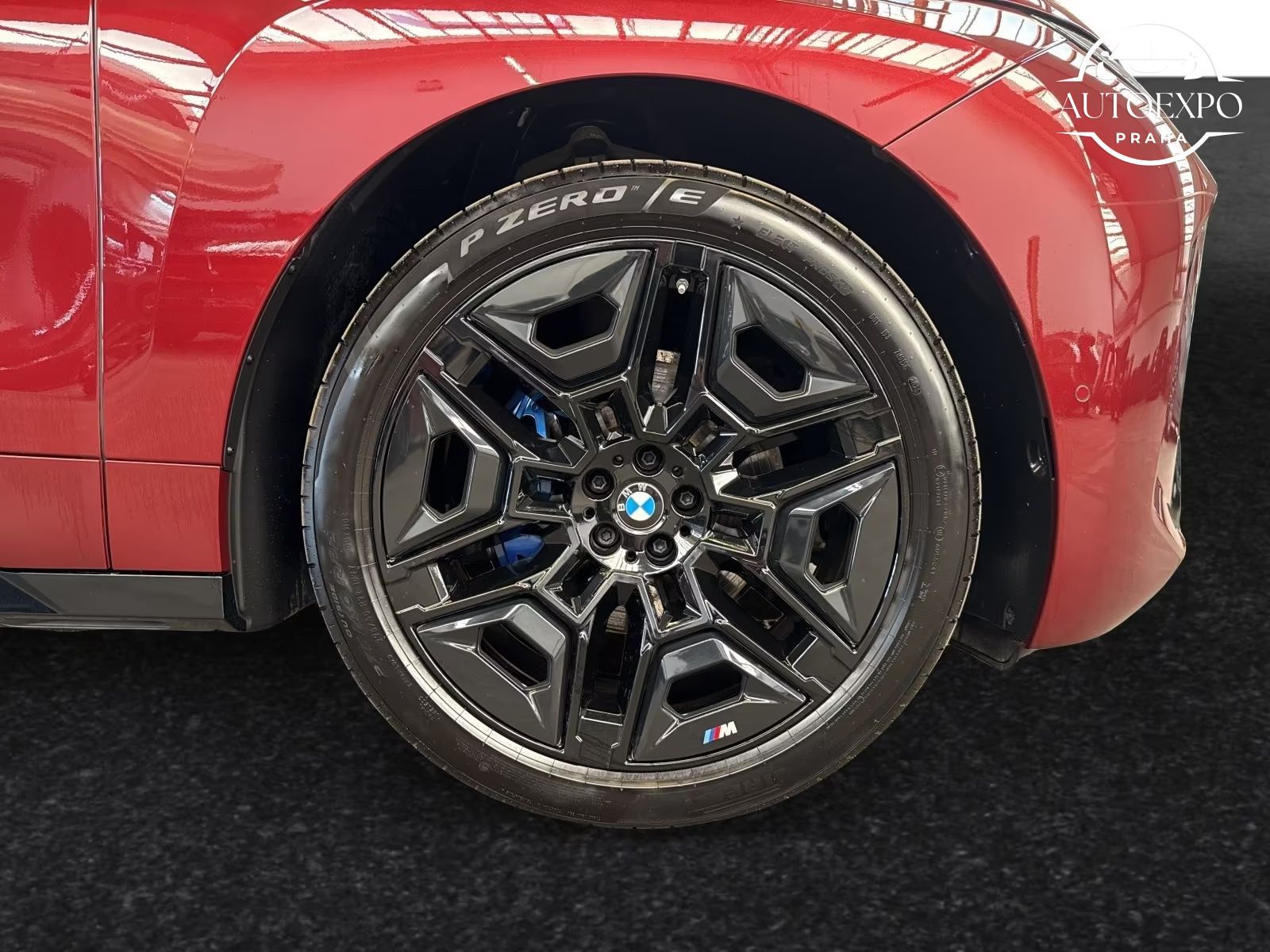 BMW iX, xDrive60 - fotka 6