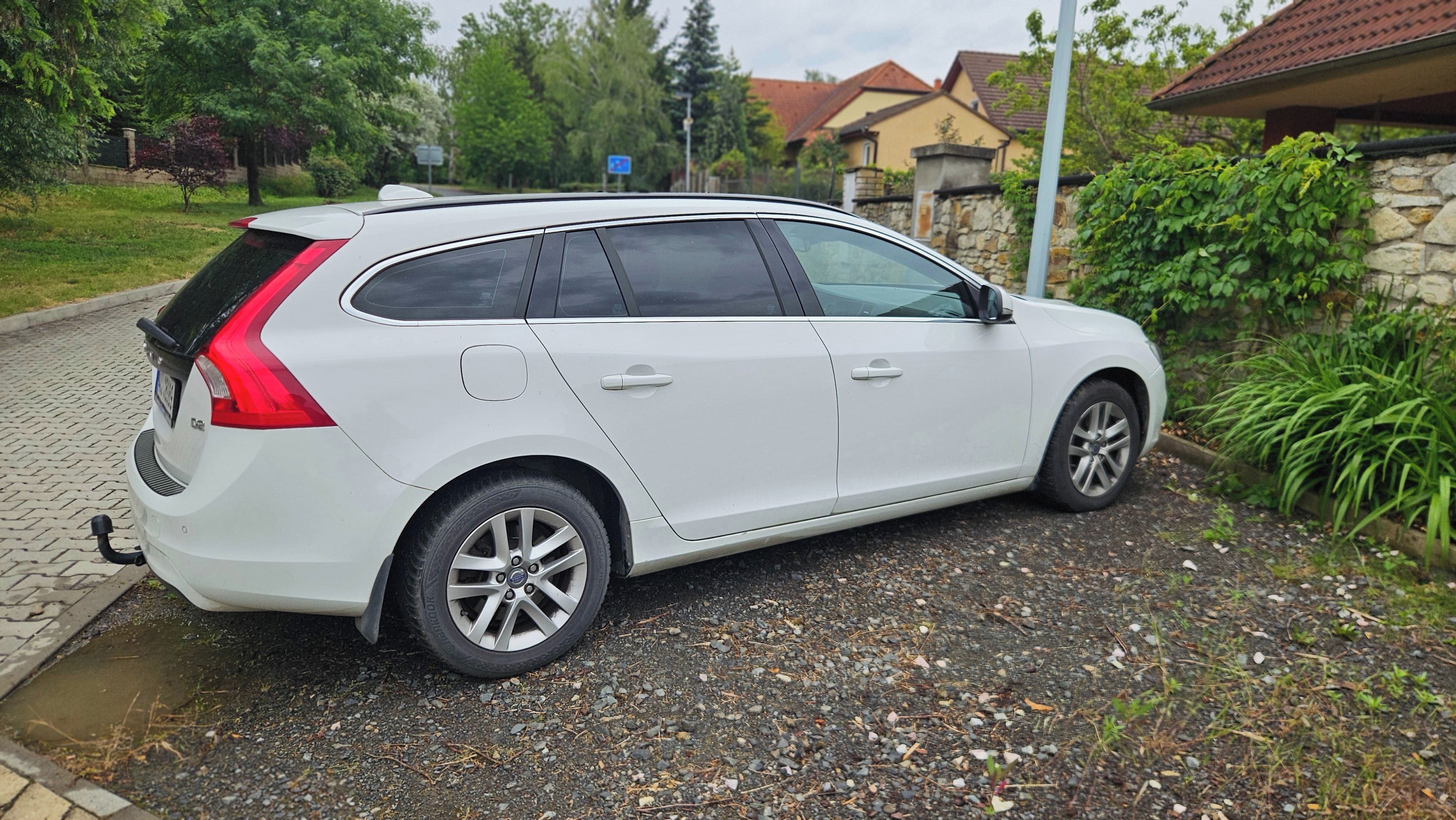 Volvo V60, 2D, tažné, automat - fotka 3