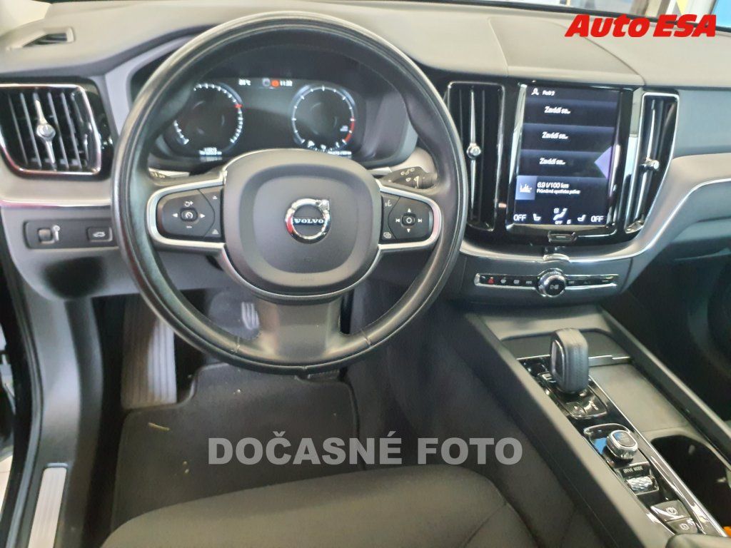 Volvo XC60, 2.0 D 4x4,ČR,servis.kniha - fotka 3