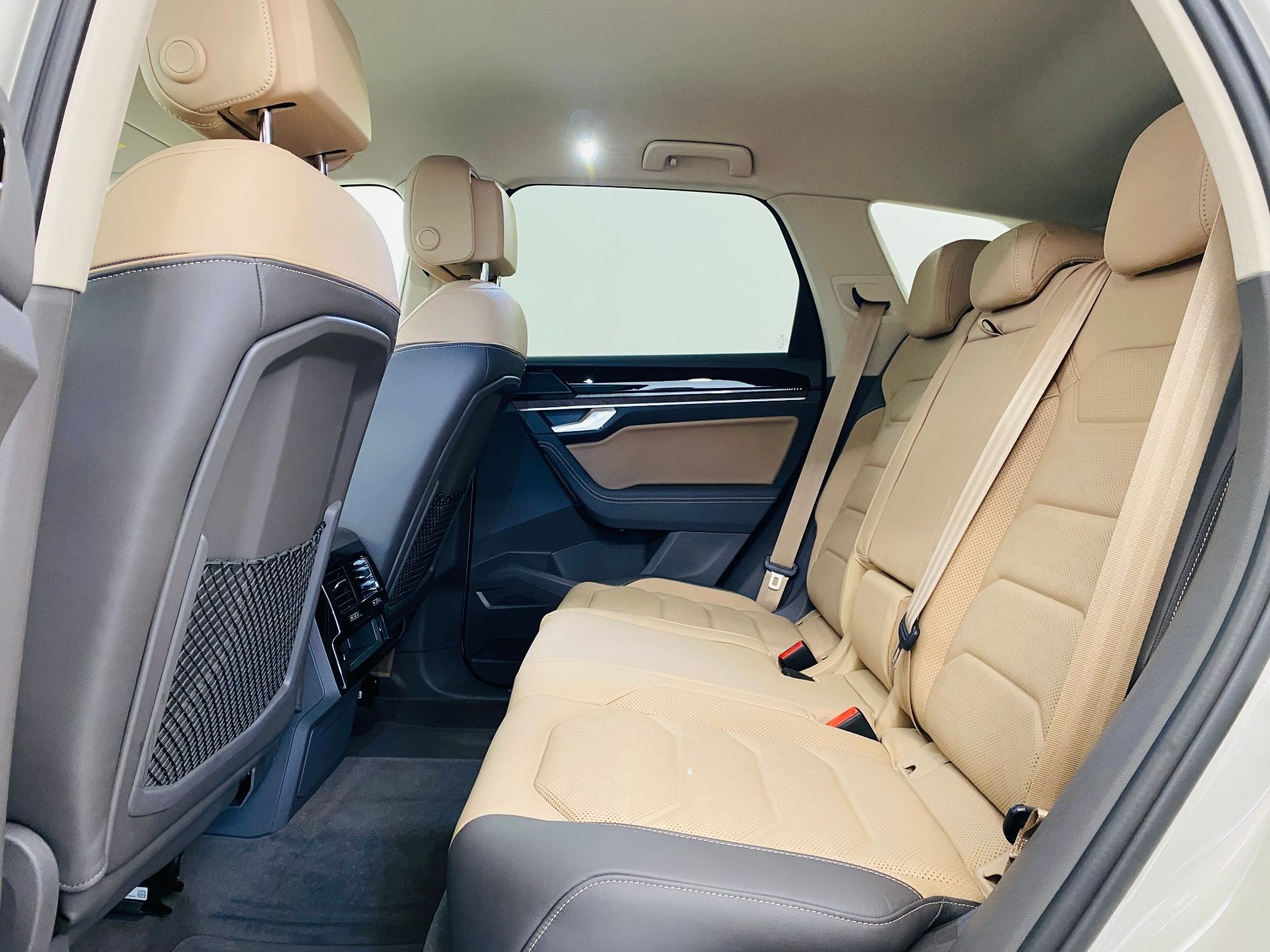 Volkswagen Touareg, 3,0TDI 210 kW Elegance 4x4 - fotka 6