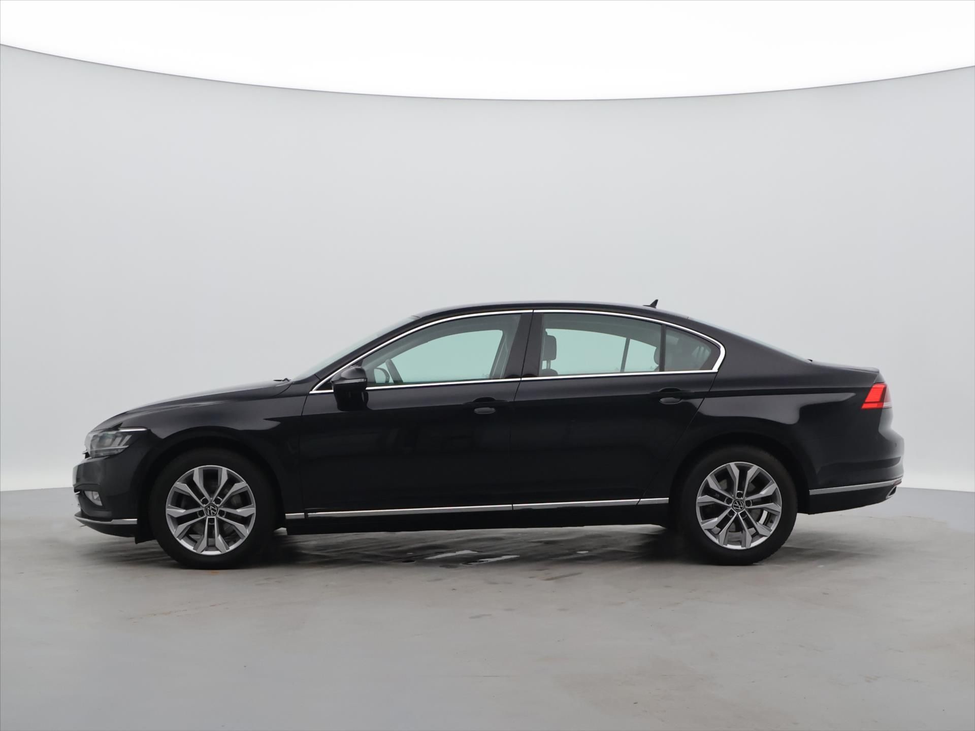 Volkswagen Passat, 2,0 TDI Elegance Aut.Klima CZ - fotka 4