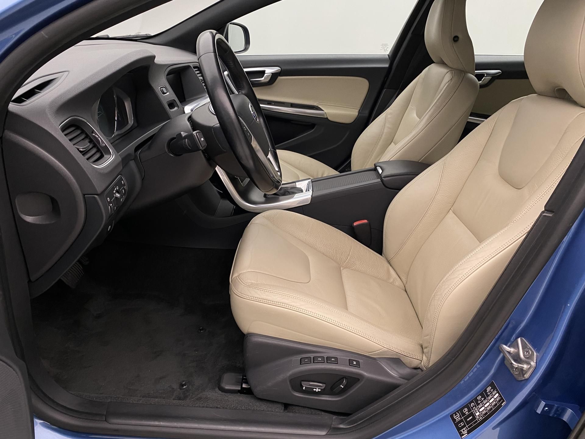 Volvo V60, D2 SUMMUM AUT - fotka 3