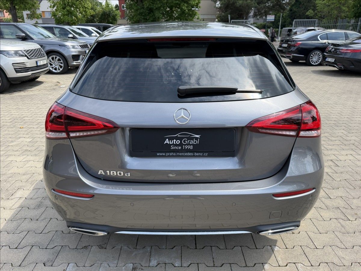 Mercedes-Benz Třídy A, 2,0   180d - fotka 6