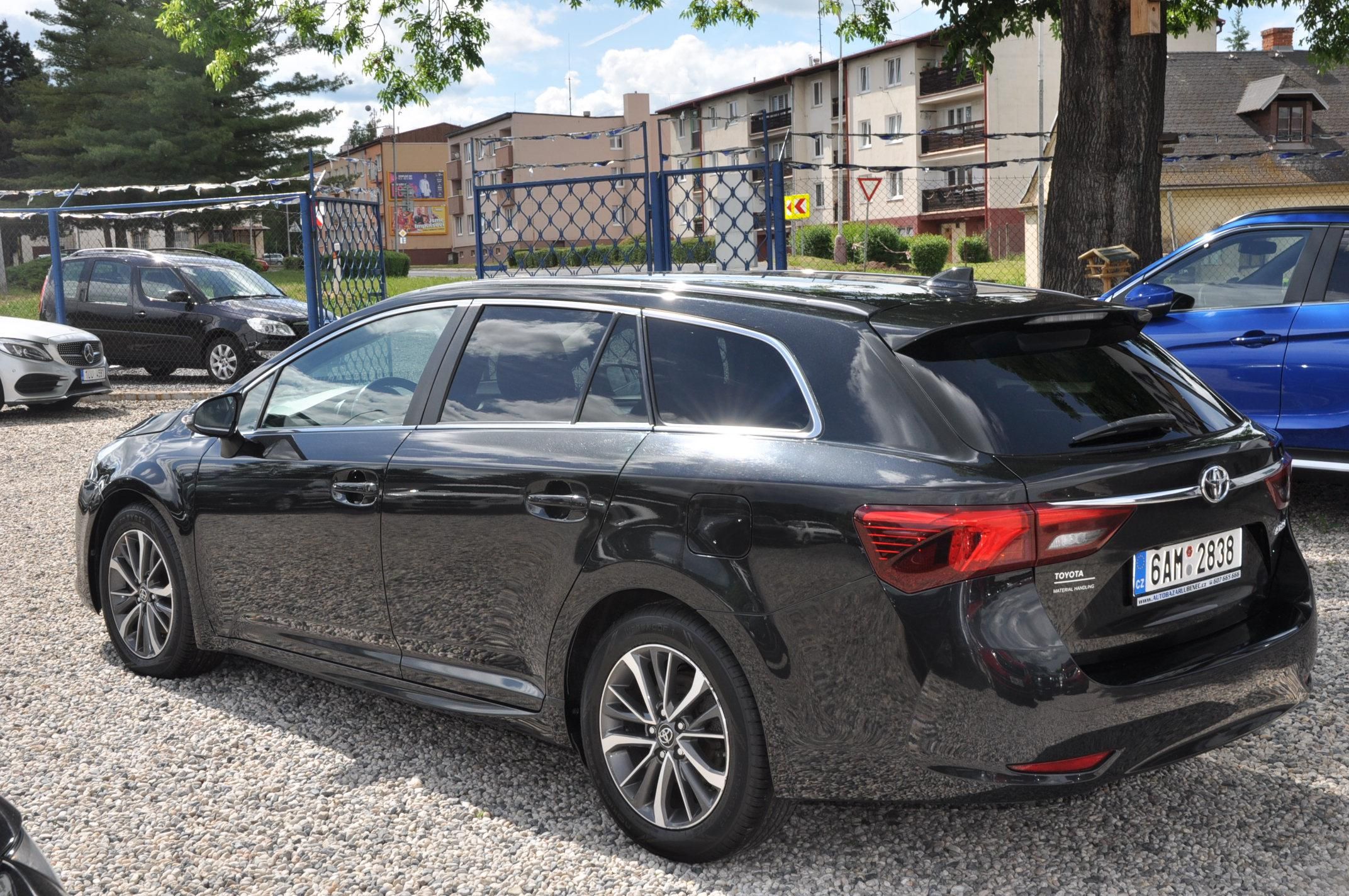Toyota Avensis, 2.0D-4D 105kW KOMBI - fotka 4