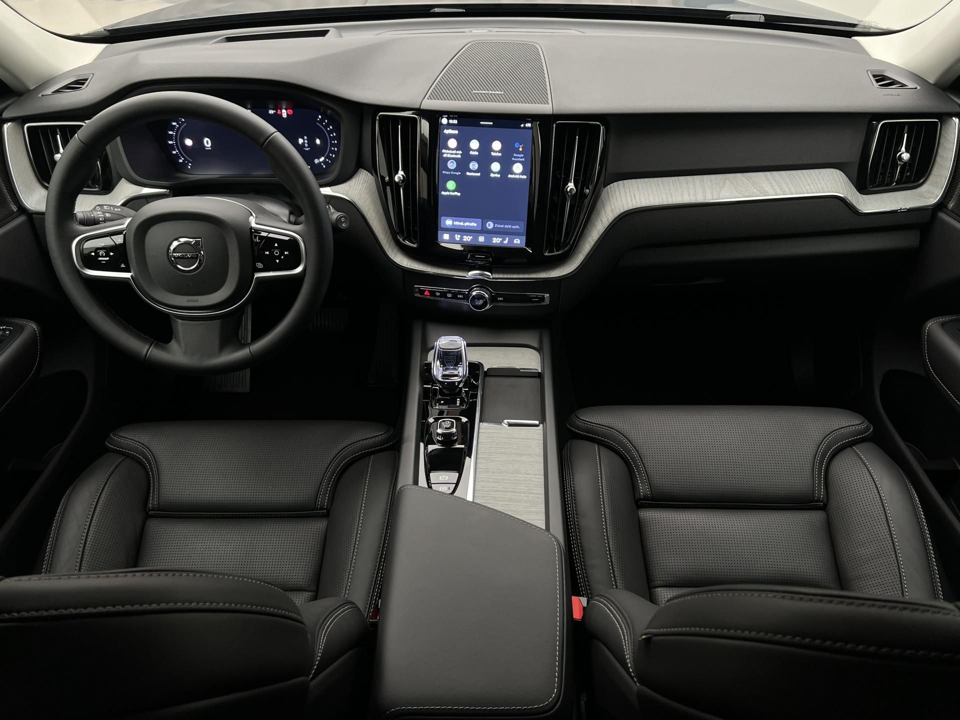 Volvo XC60, B5 AWD PLUS DARK AUT 1.maj. - fotka 2