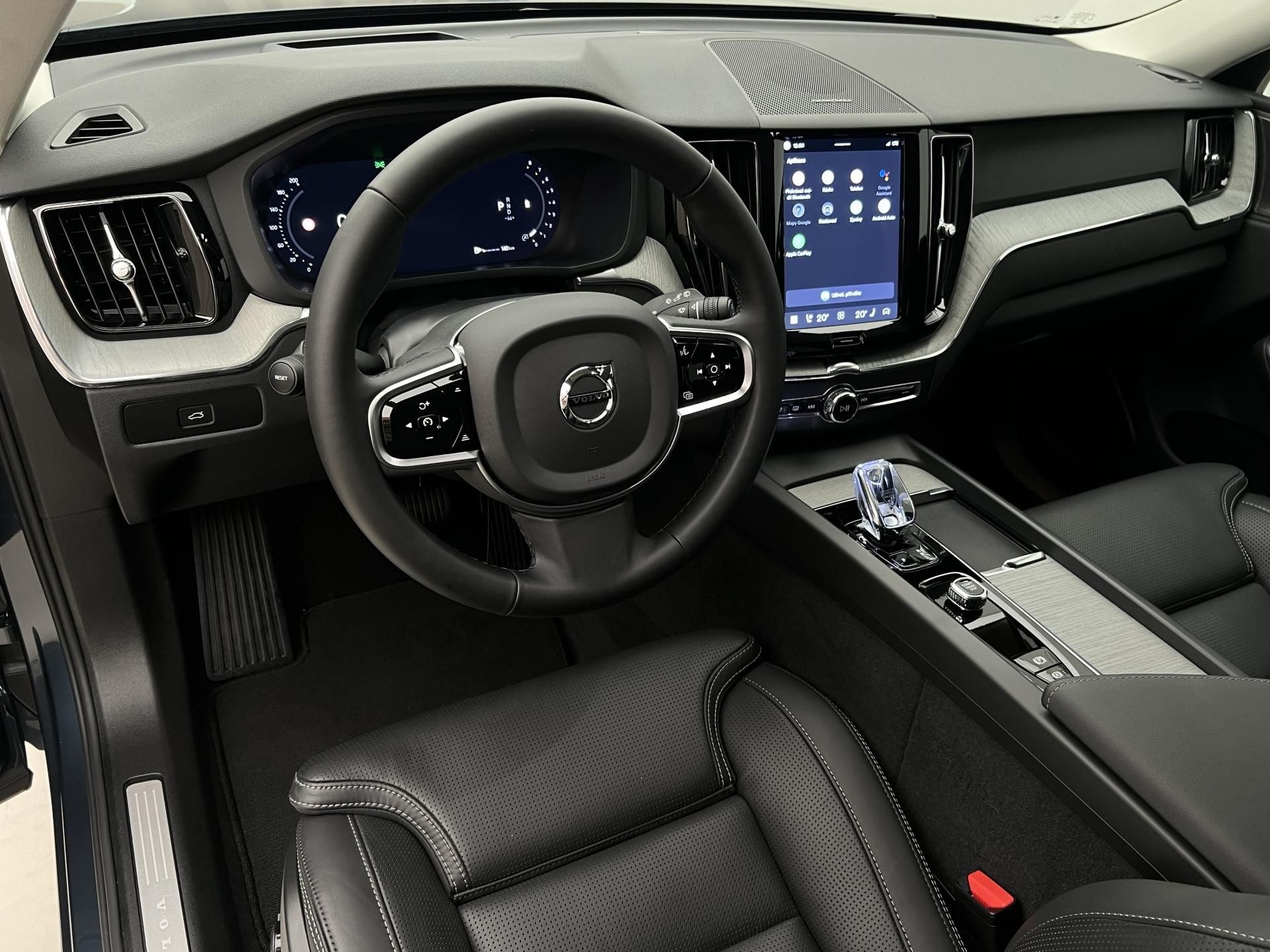 Volvo XC60, B5 AWD PLUS DARK AUT 1.maj. - fotka 4