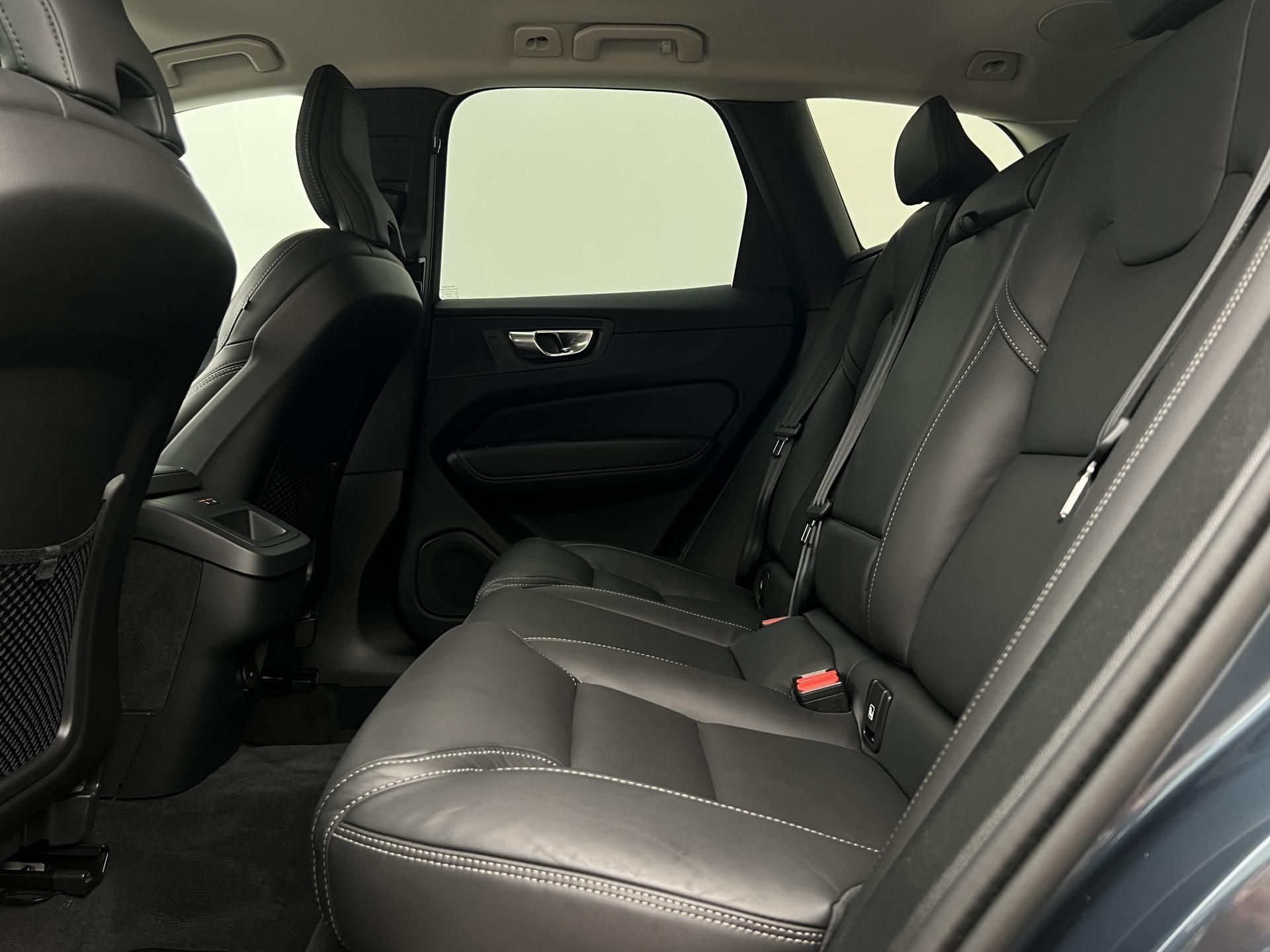 Volvo XC60, B5 AWD PLUS DARK AUT 1.maj. - fotka 6