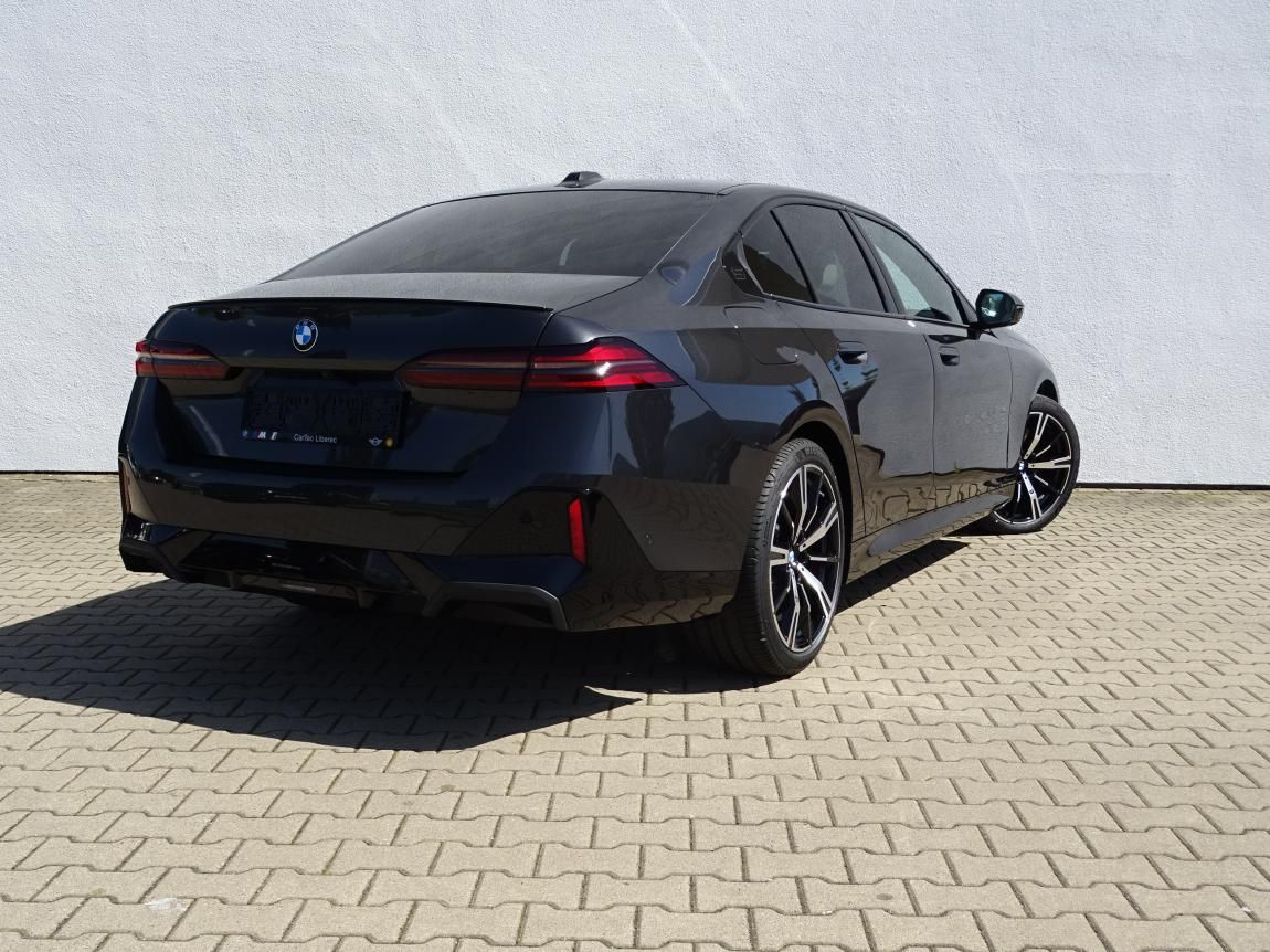 BMW Řada 5, 540d xDrive Sedan - fotka 3