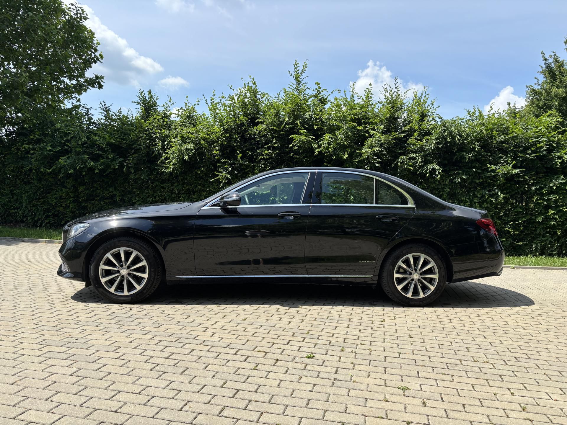 Mercedes-Benz Třídy E, E200 135kw 1 maj ČR 52 000 km - fotka 4