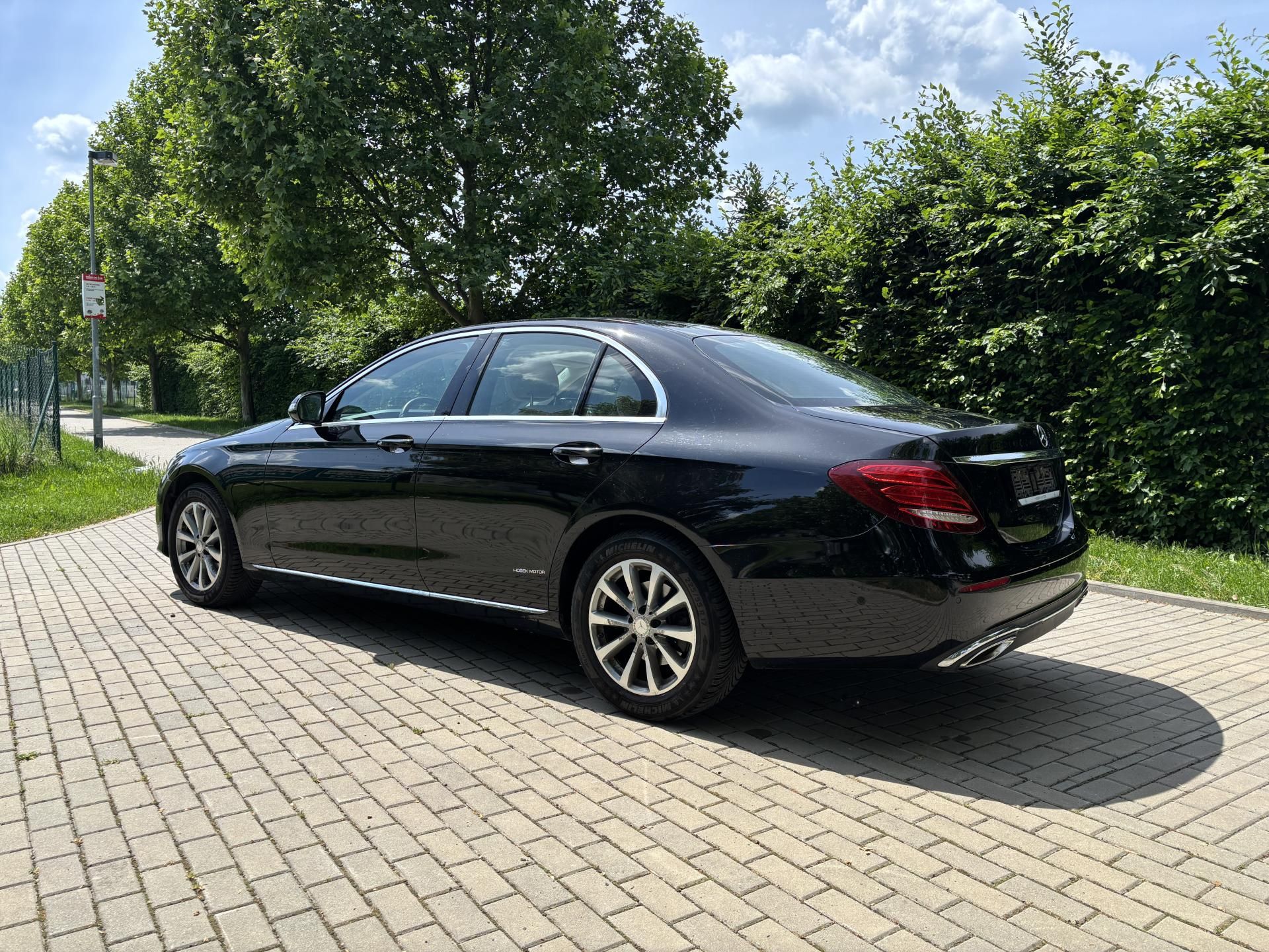 Mercedes-Benz Třídy E, E200 135kw 1 maj ČR 52 000 km - fotka 5