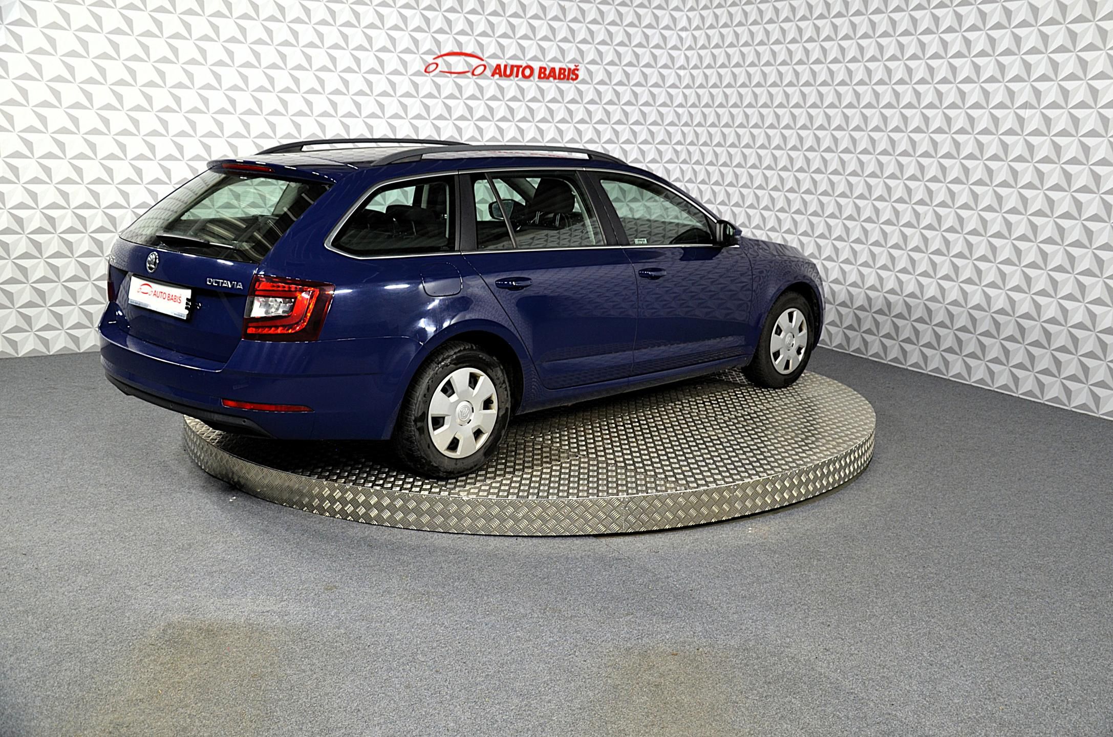Škoda Octavia, 1.6TDi 85kw Style kombi - fotka 6