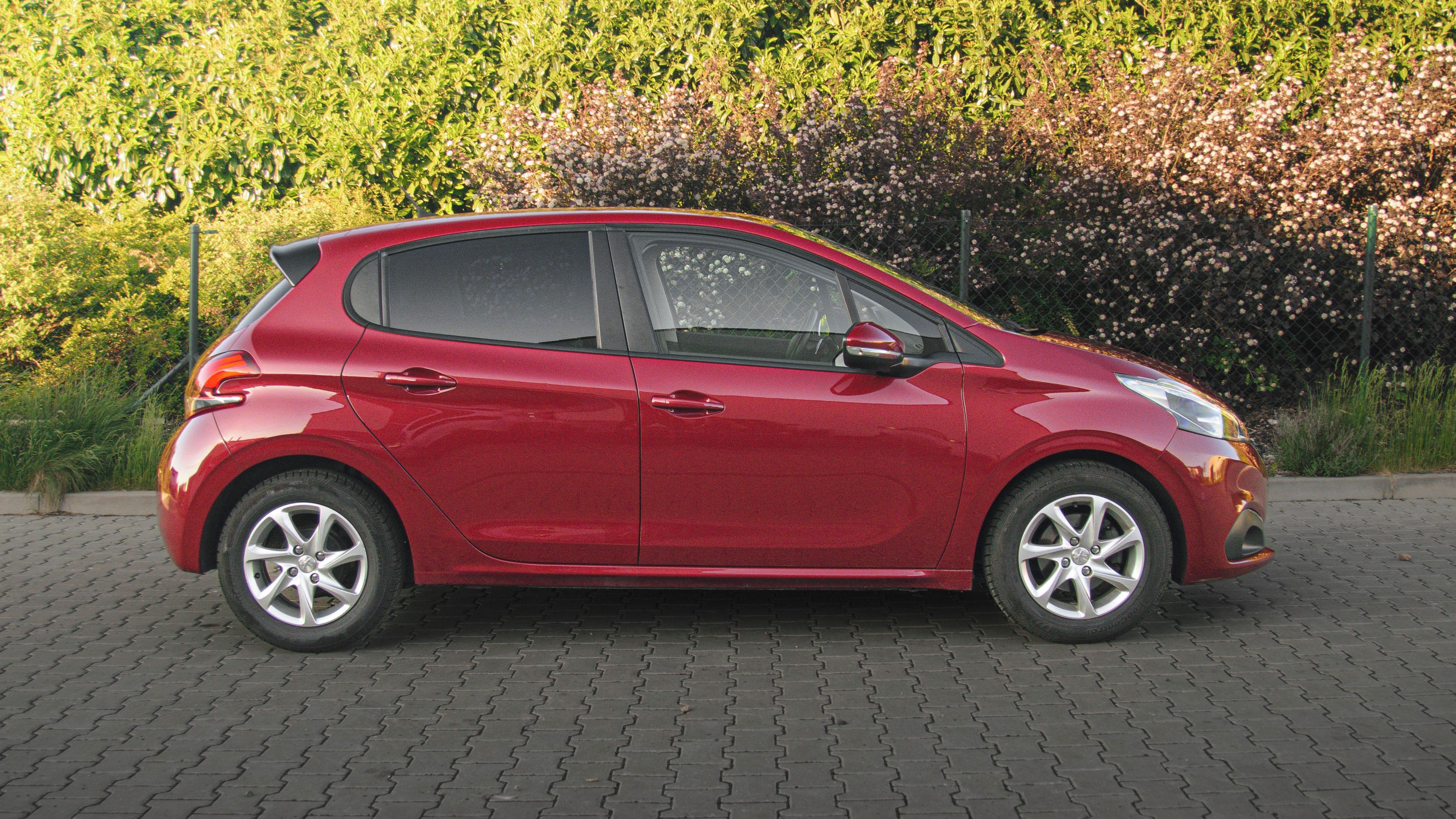 Peugeot 208, 1,2/60kW ČR 2.maj Automat - fotka 4