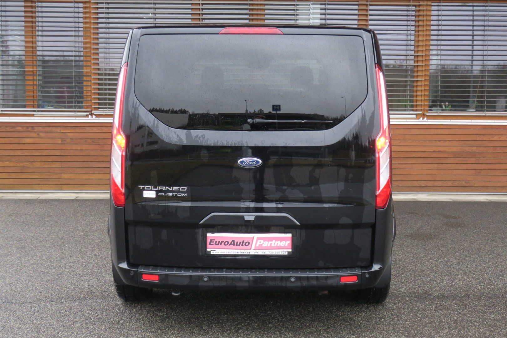 Ford Tourneo Custom, 2.0 TDCi 320 L2 Titanium 8Míst - fotka 3