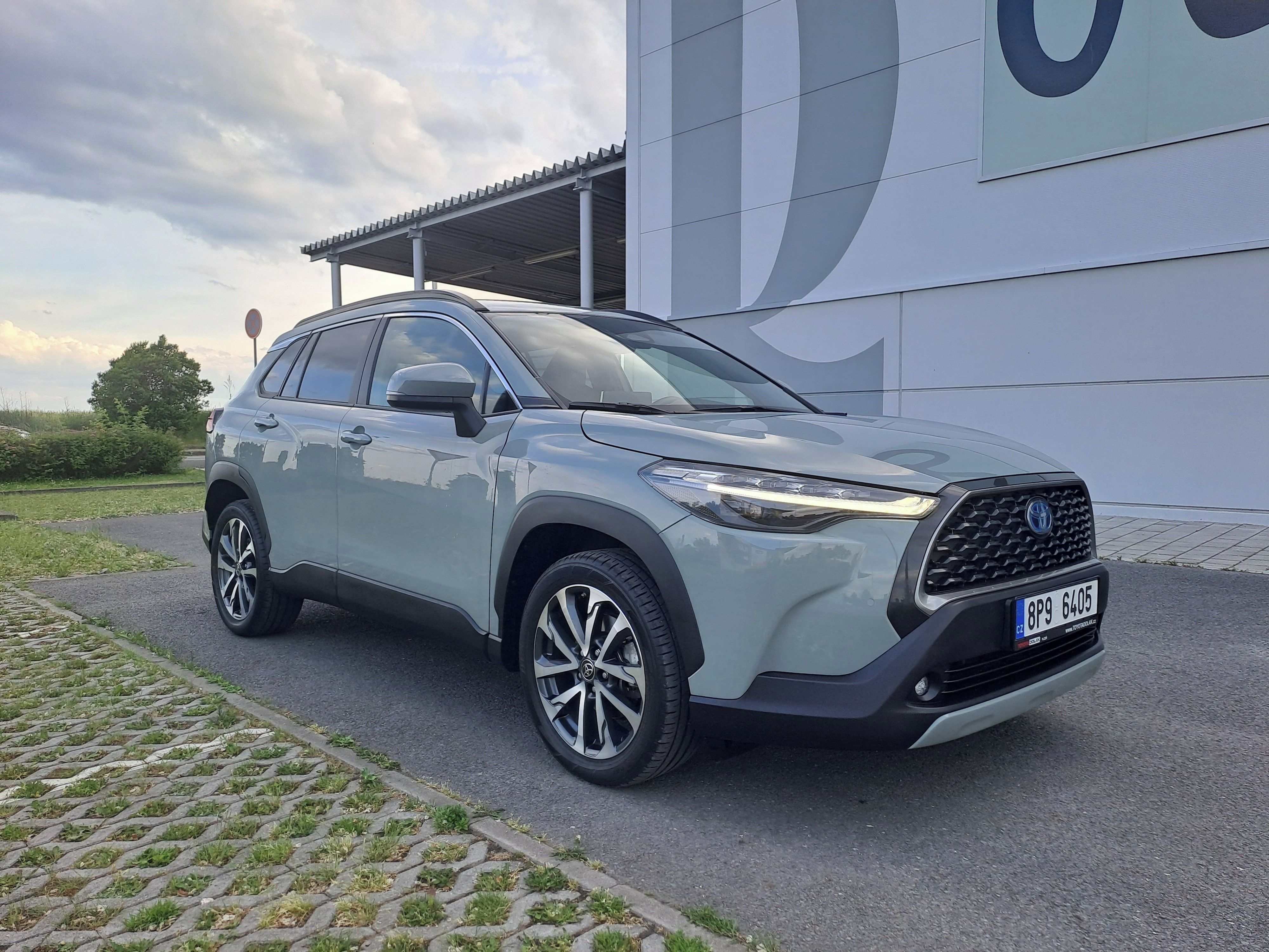 Toyota Corolla Cross, 2.0 HYBRID 4x4 1.MAJ+ZIM KOLA!